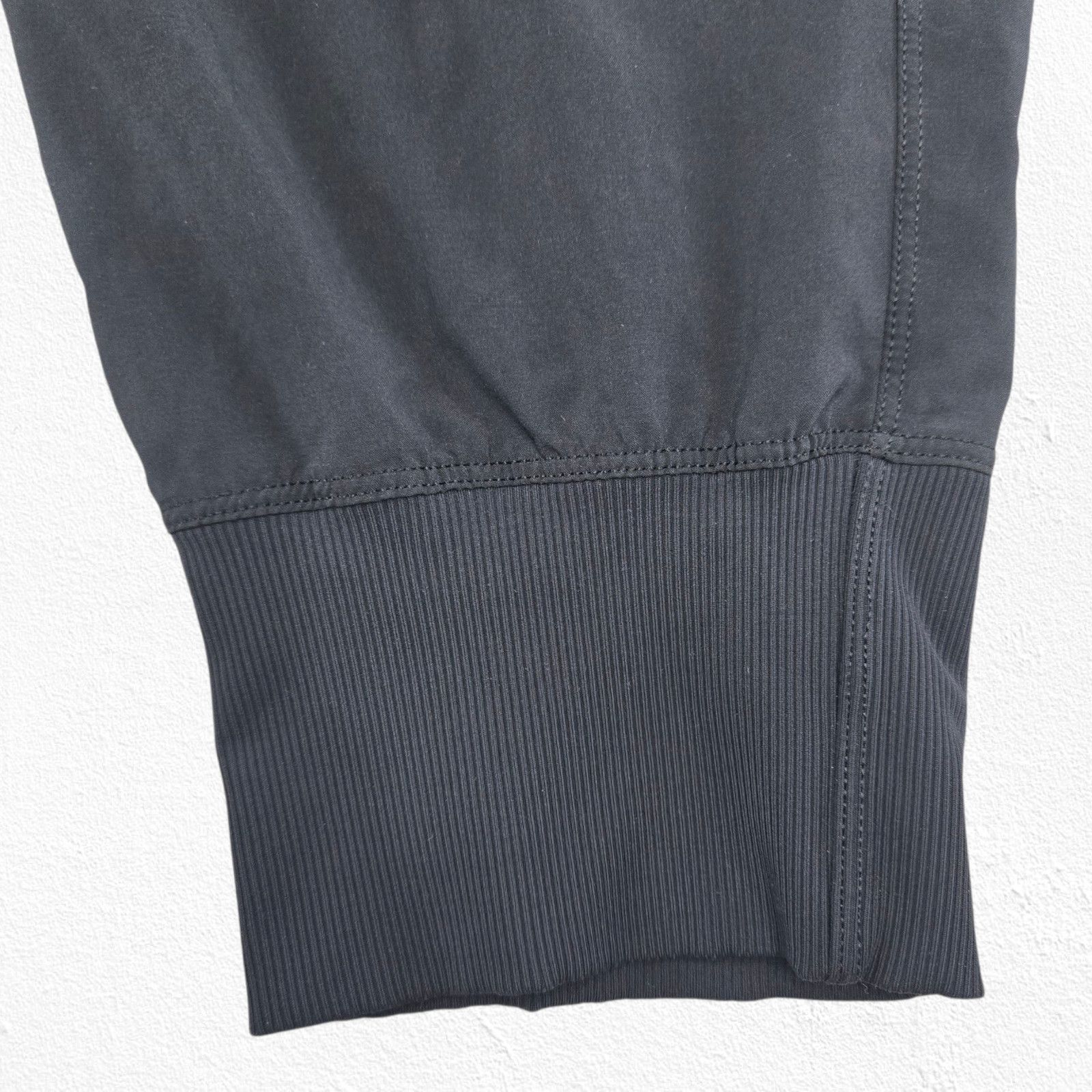 Lululemon Lululemon Dance Studio Crop Wrap Waist Black Pants Size 6 Size 28" / US 6 / IT 42 - 4 Thumbnail