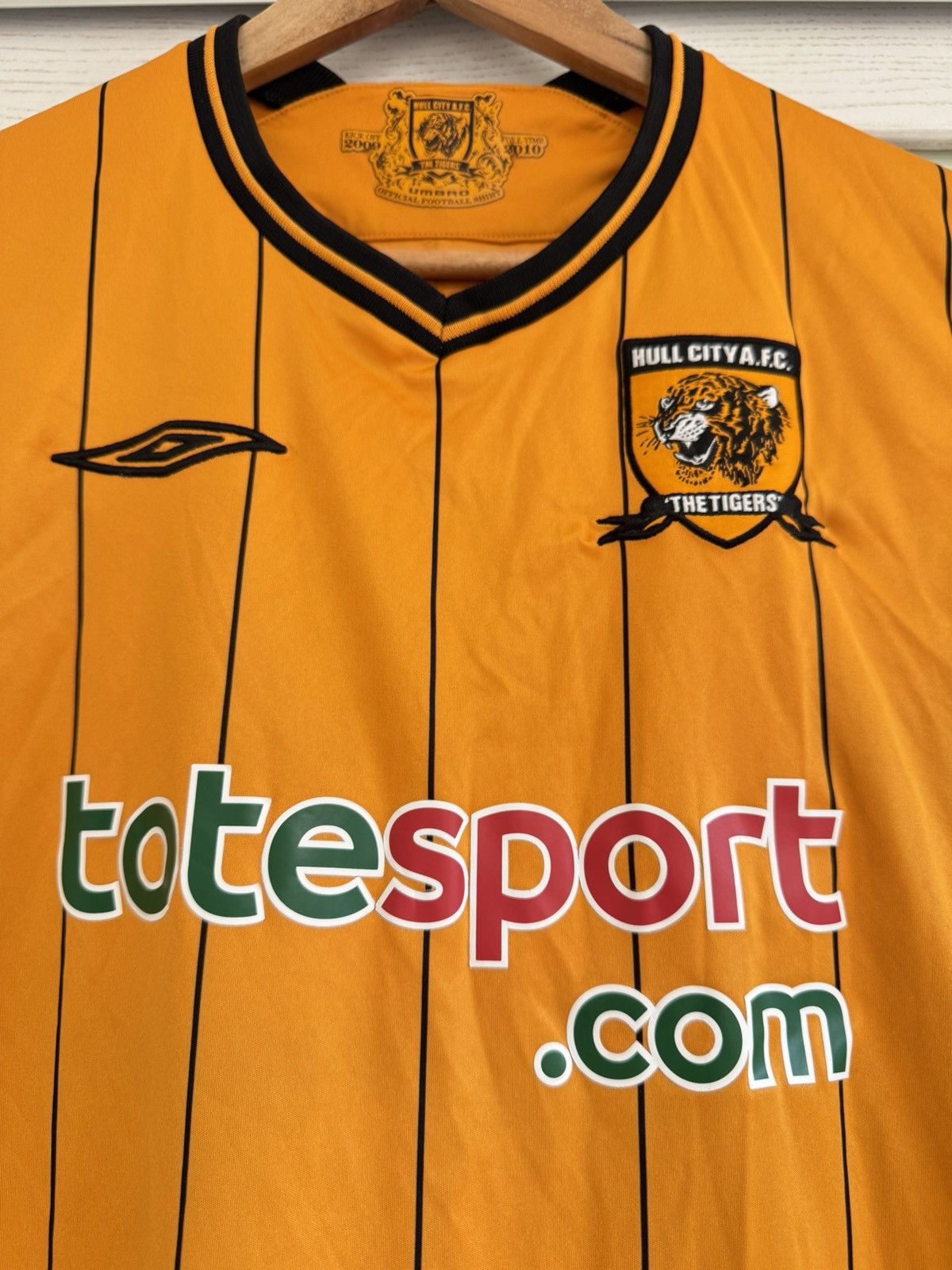Umbro Hull City 2009-2010 Home Soccer Jersey Football Kit Shirt Size US M / EU 48-50 / 2 - 7 Thumbnail