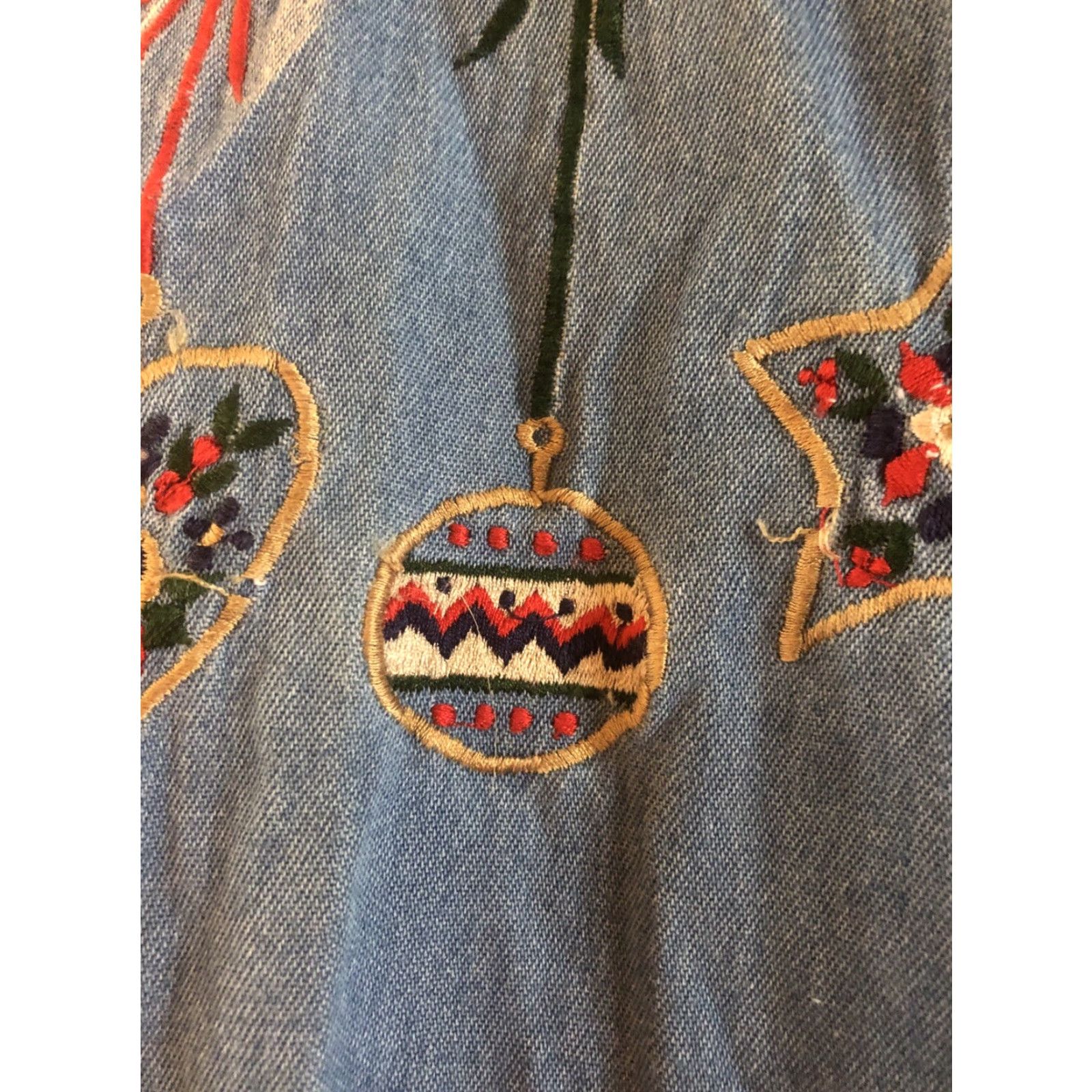 Denime VINTAGE Maggie & Max Christmas Embroidered Denim Shirt Sz M Country Shoulder Pads Shirt Women Medium Blue Button Up Knit? Size M / US 6-8 / IT 42-44 - 4 Thumbnail
