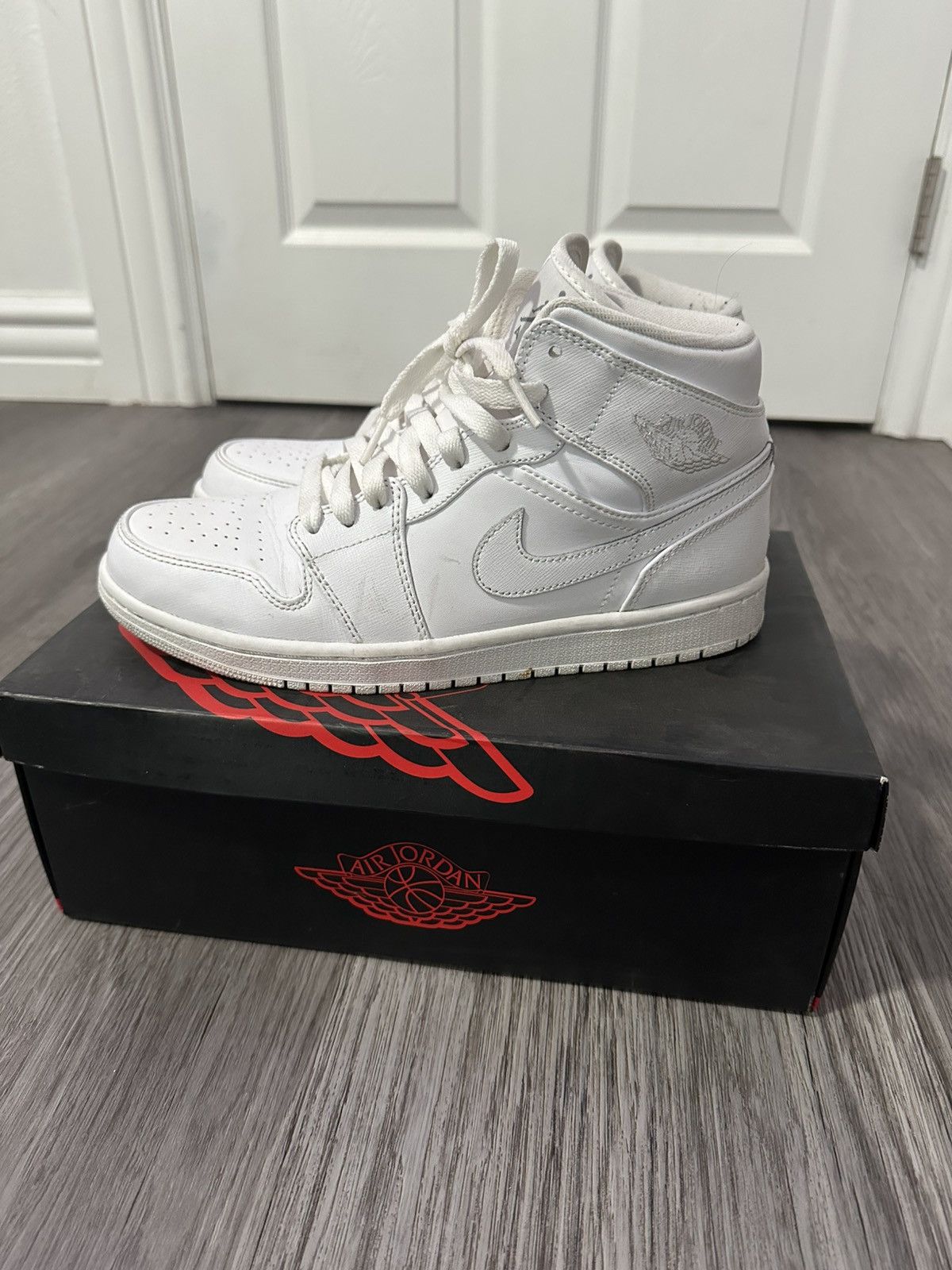 Jordan Brand × Nike Jordan 1 mid triple white 2020 Size US 8 / EU 41 - 1 Thumbnail