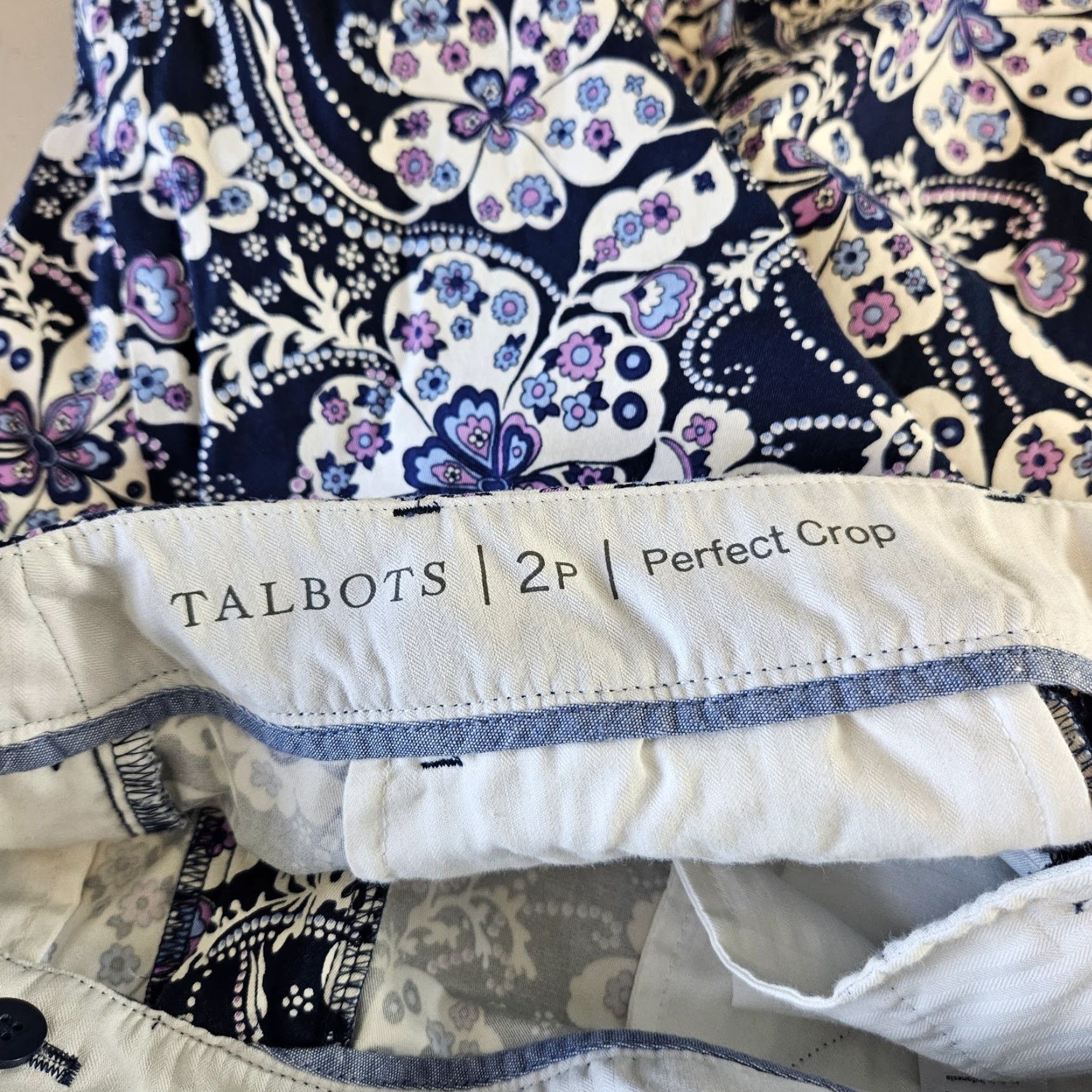 Talbots Talbots Womens Perfect Crop Pant Sz 2P Blue Floral Mid Rise Cropped Pants Womens 2P Blue Floral 22 Inseam 8.5 Rise Size 26" / US 2 / IT 38 - 8 Thumbnail