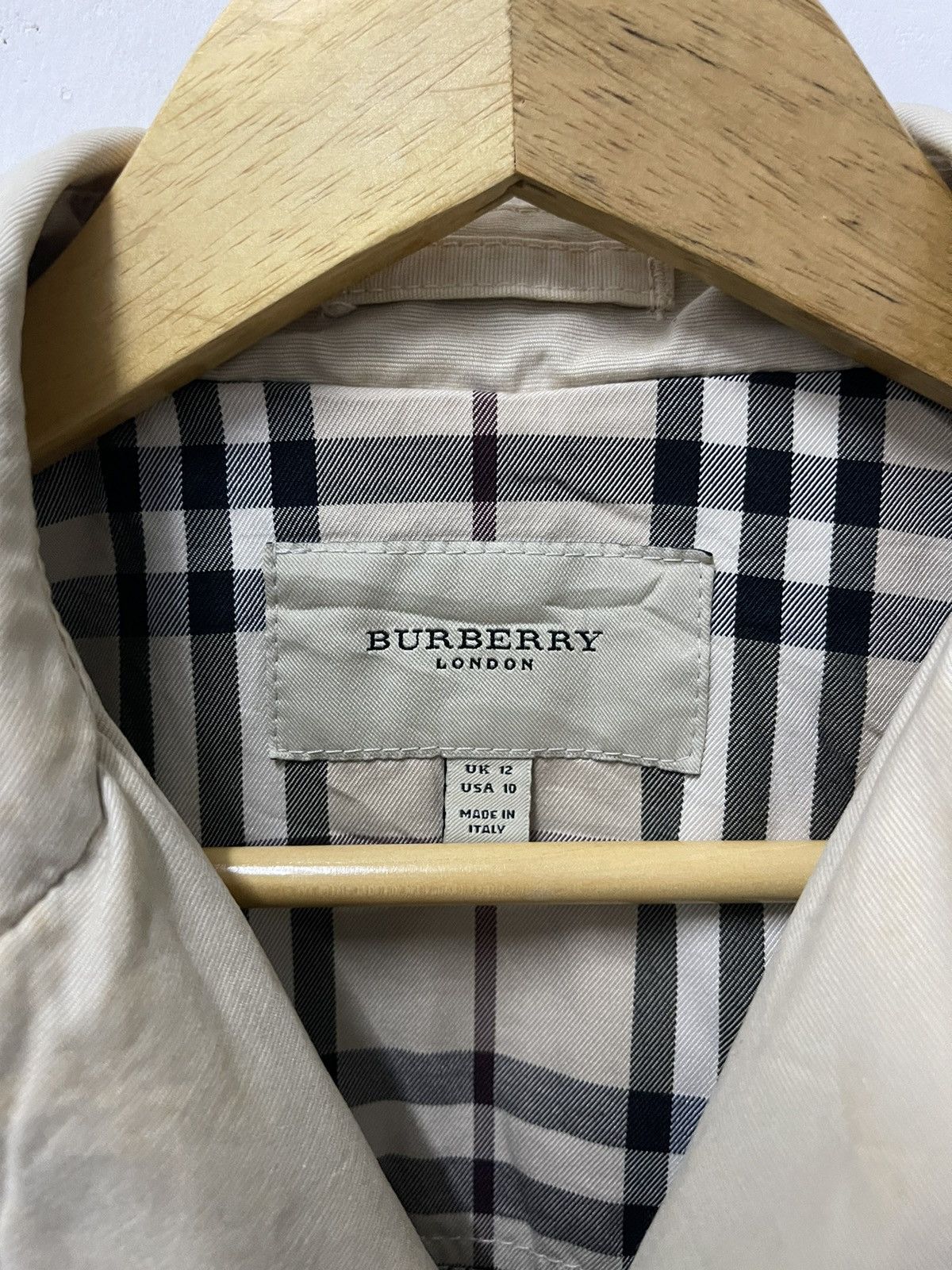 Burberry Burberry Trench Coat – Vintage, With Minor Defect Size L / US 10 / IT 46 - 2 Thumbnail