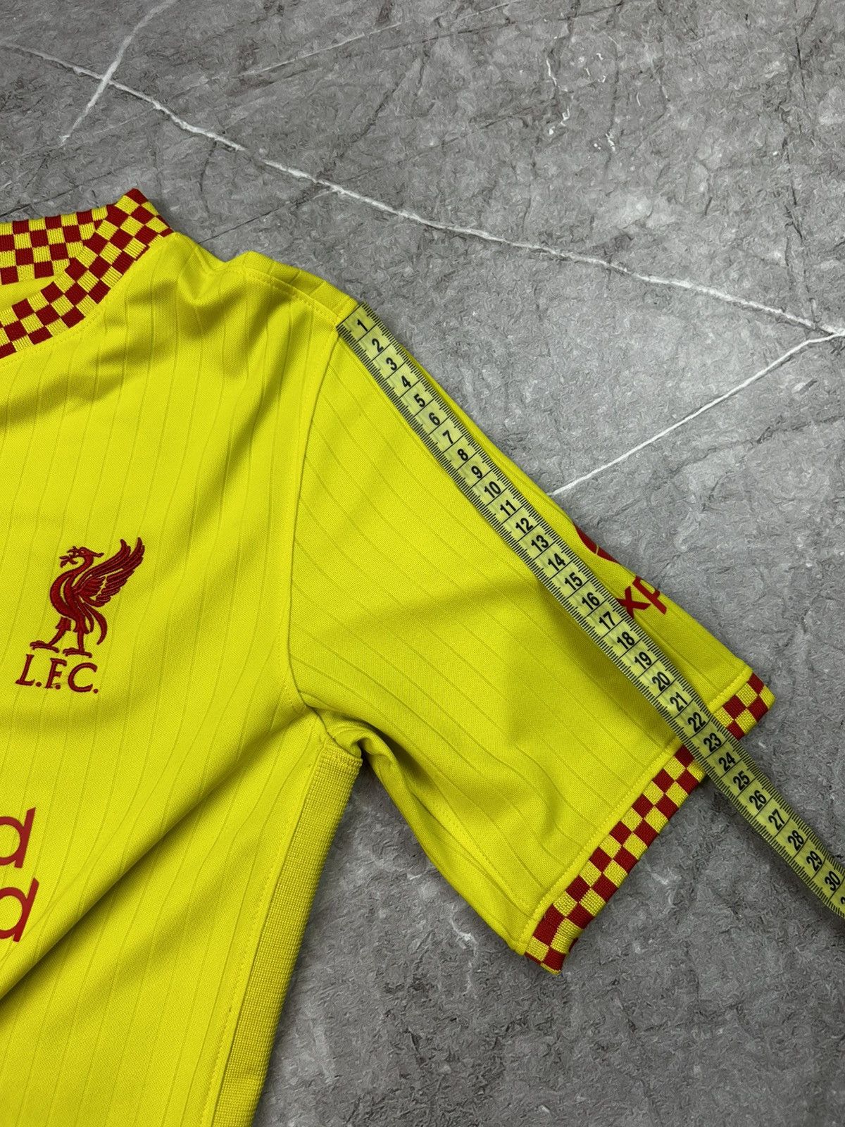 Nike Nike Liverpool Jersey Yellow Shirt FC 21/22 Dri-Fit Size US XS / EU 42 / 0 - 14 Thumbnail