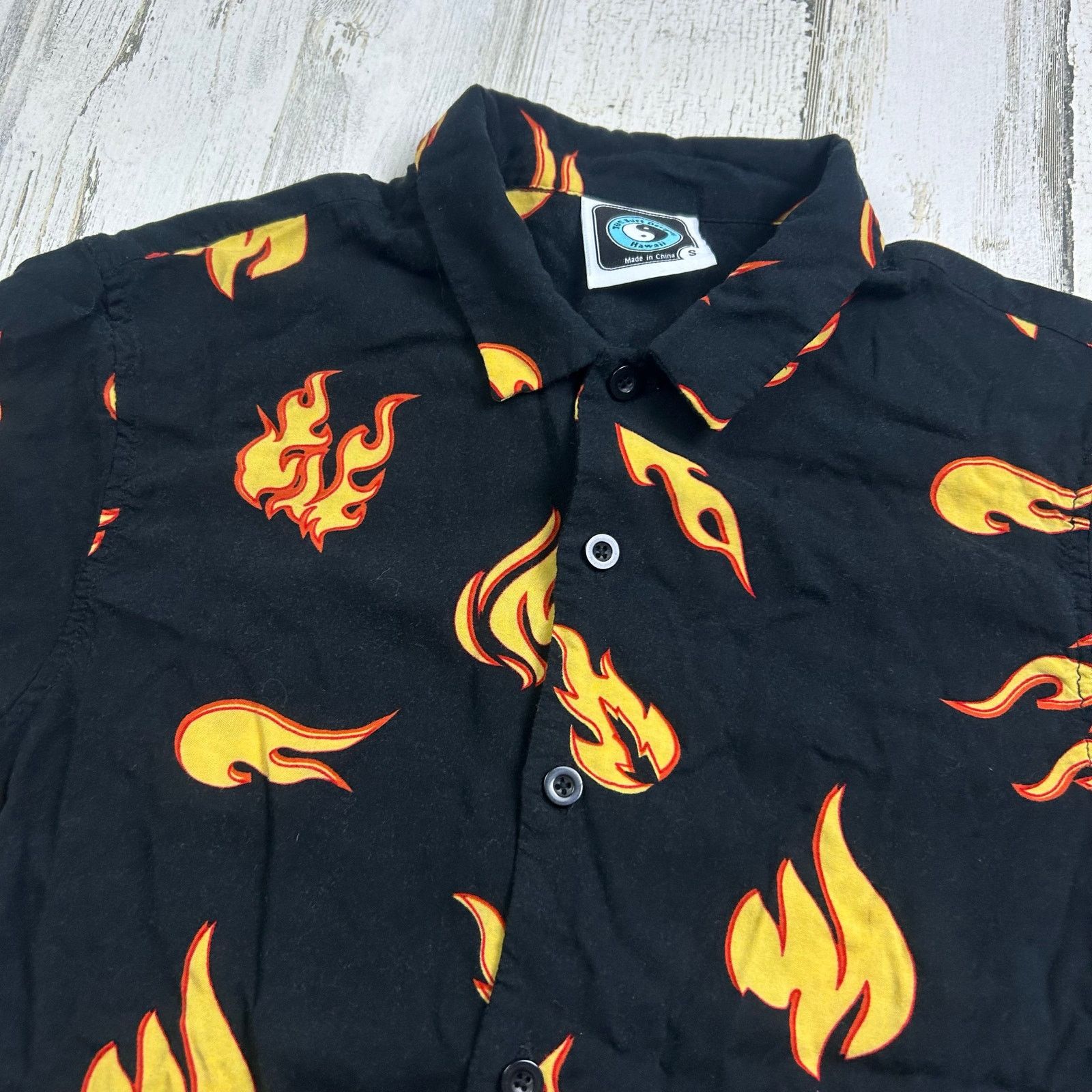 Vintage T&C Surf Designs Flame Hawaiian Short-Sleeve Button-Up Shirt Size US S / EU 44-46 / 1 - 2 Thumbnail