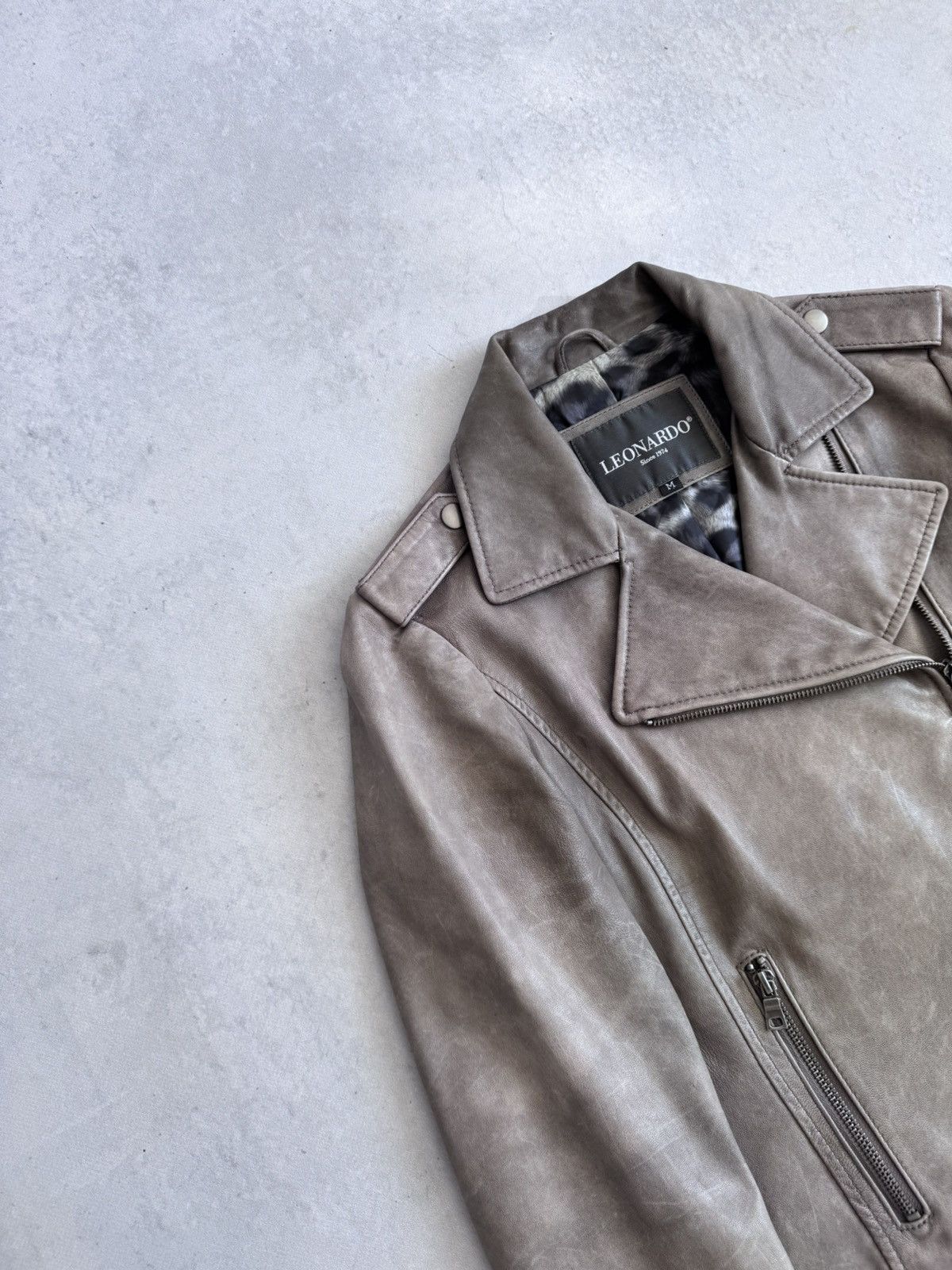 Other Vintage Leonardo Women’s Leather Biker Jacket Italy Designer Size M / US 6-8 / IT 42-44 - 4 Thumbnail