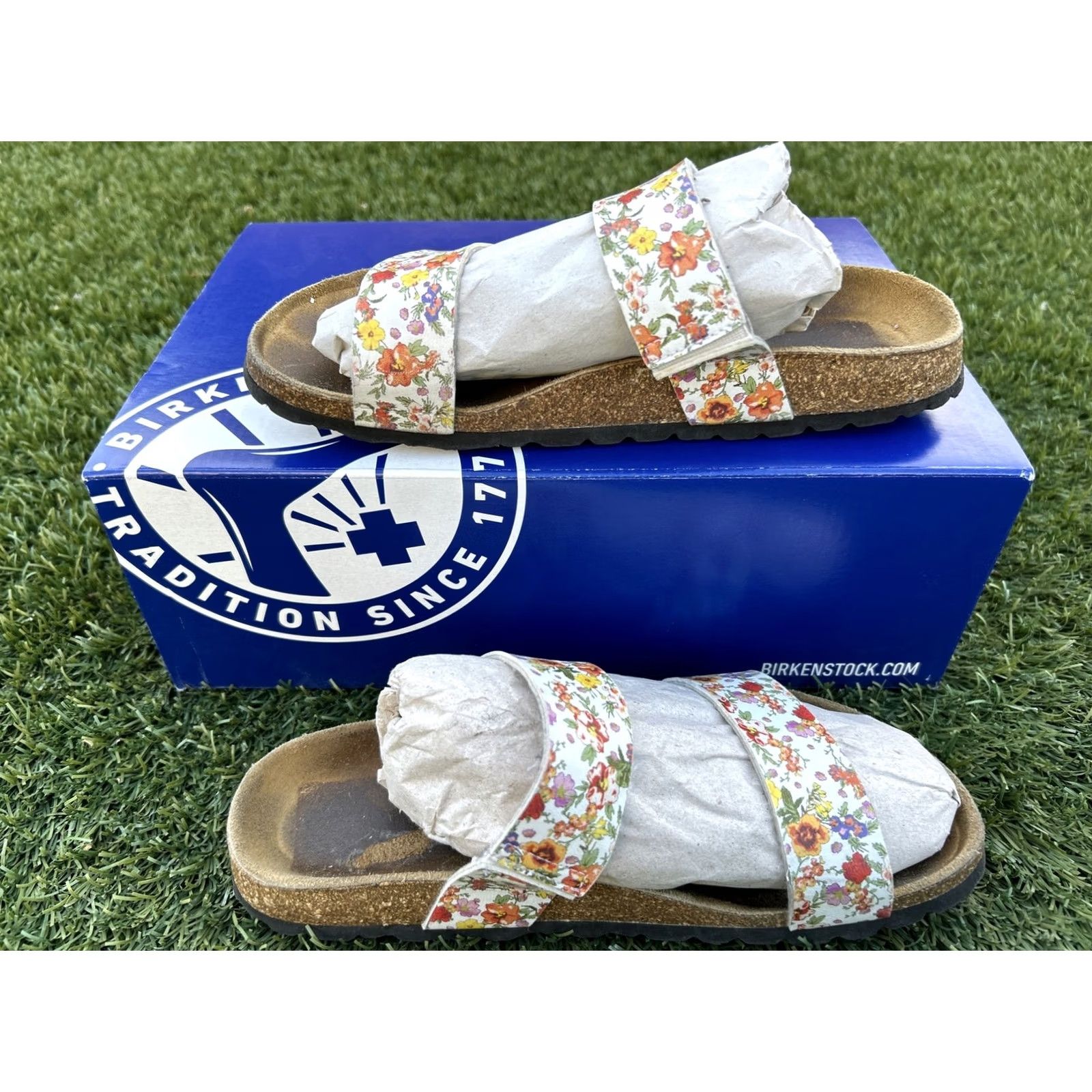 Birkenstock Betula Birkenstock White Floral Quito Sandals EU 36 L5 Strap Slides Spring Women Size US 5 / IT 35 - 2 Thumbnail