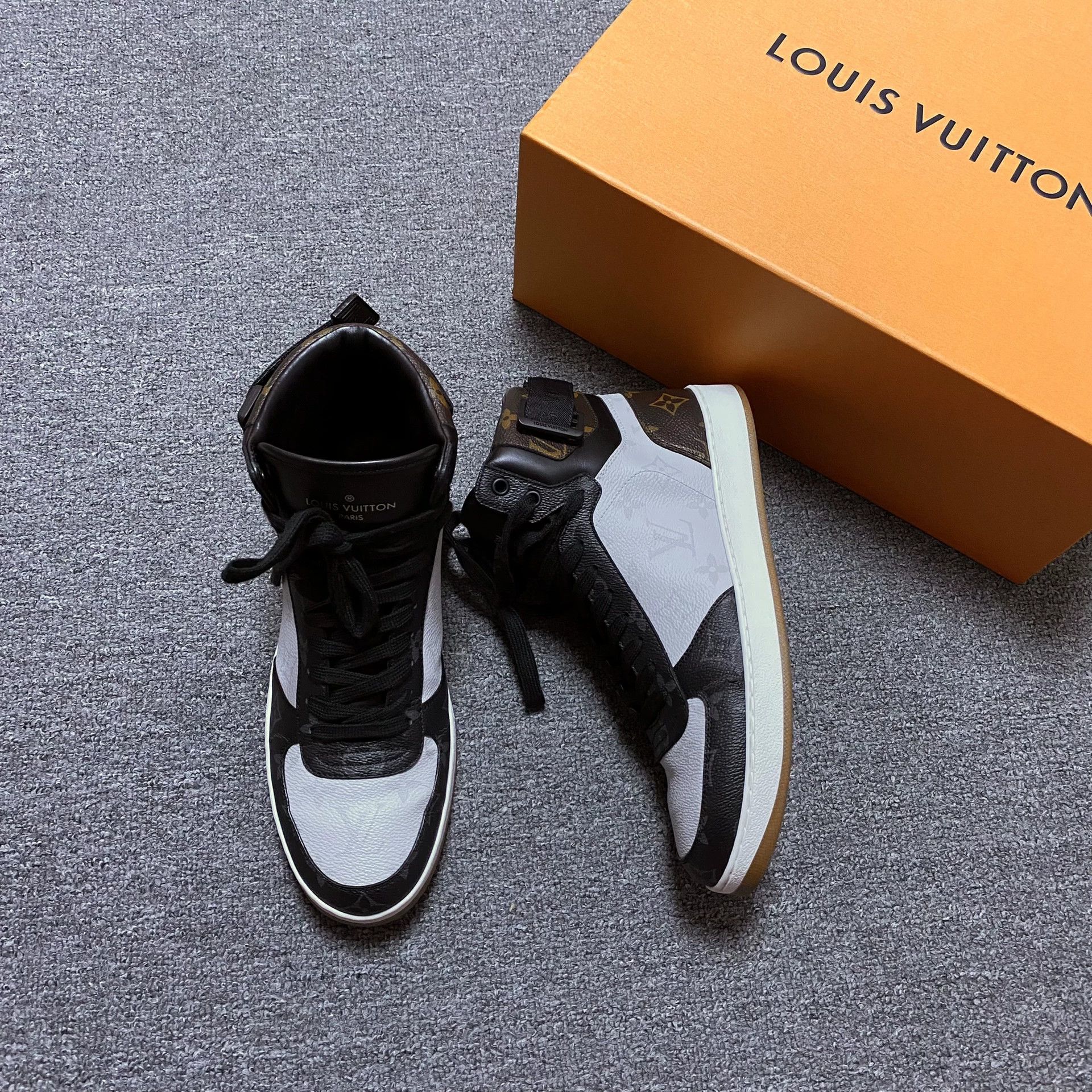 Louis Vuitton Louis Vuitton Rivoli Monogram Sneakers Size US 6.5 / EU 39-40 - 1 Thumbnail