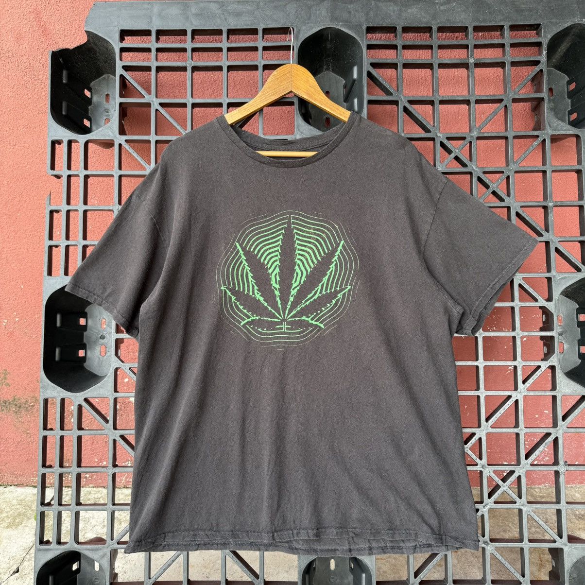 Vintage Vintage Ganja Marijuana Rasta Graphic Tee Size US XL / EU 56 / 4 - 3 Thumbnail