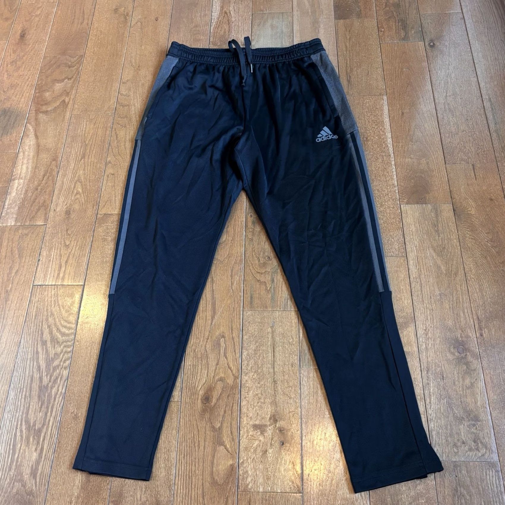 Adidas VINTAGE? No. Size US 33 - 2 Thumbnail