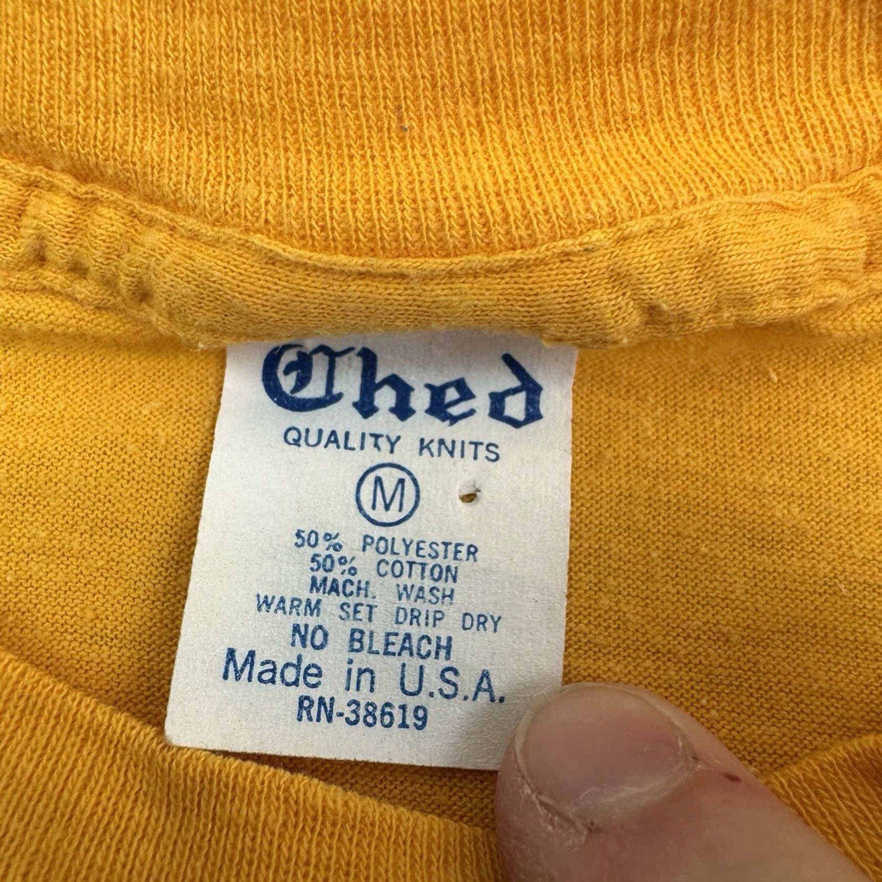 Vintage VINTAGE Ched Iowa Basketball T-Shirt Adult Medium Yellow Slim Fit 80s Sports Hipster Mens Size US M / EU 48-50 / 2 - 6 Thumbnail