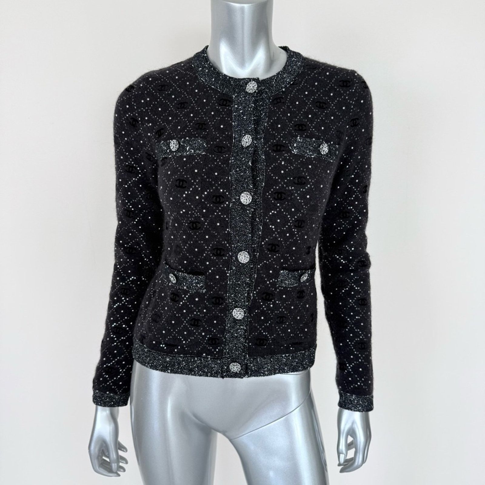 Chanel CHANEL wool knit cardigan size 38 FR 2022 Authentic 7800$ Size M / US 6-8 / IT 42-44 - 1 Thumbnail
