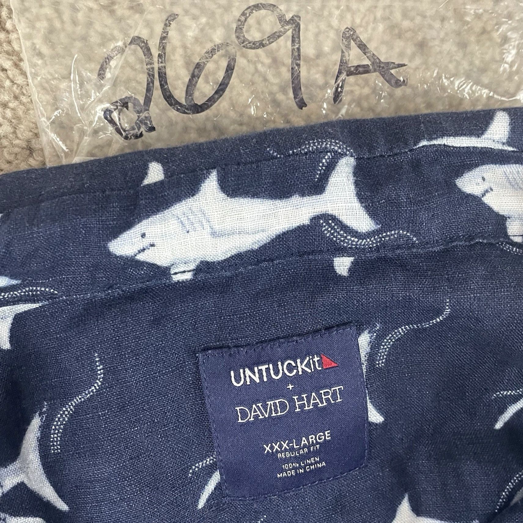 UNTUCKit UNTUCKit x David Hart Shirt Men 2XL Blue Linen Lobster Shark Camp Loop Collar Button-Up Casual Size US XXL / EU 58 / 5 - 8 Thumbnail