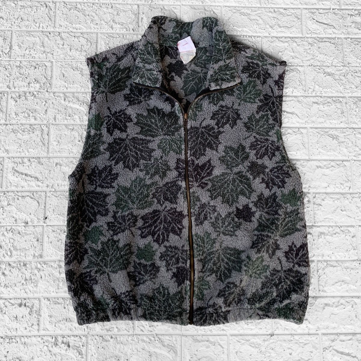 Vintage Vintage 1990s GGS Canada Leaf Design Fleece Jacket Size US M / EU 48-50 / 2 - 3 Thumbnail