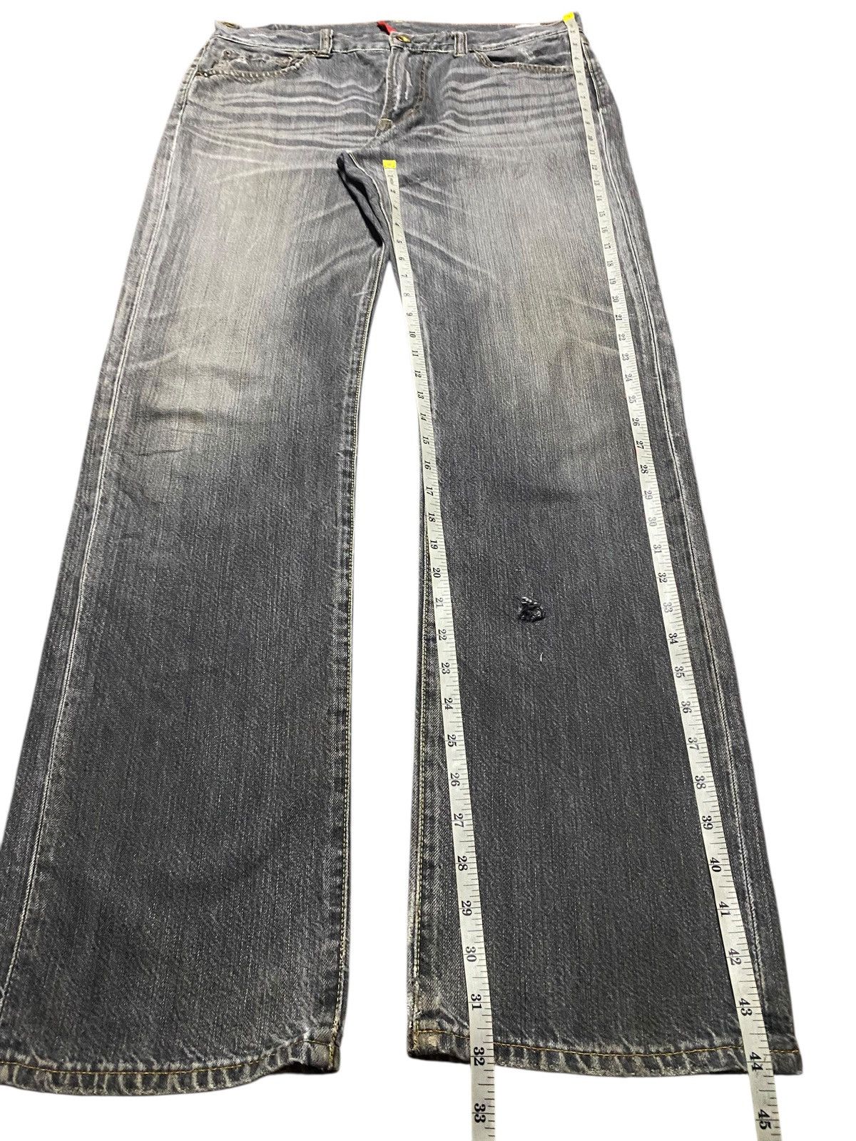 Japanese Brand Vintage Japanese Brand Uniqlo S002 Faded Wash Straight Fit Size US 35 - 14 Thumbnail