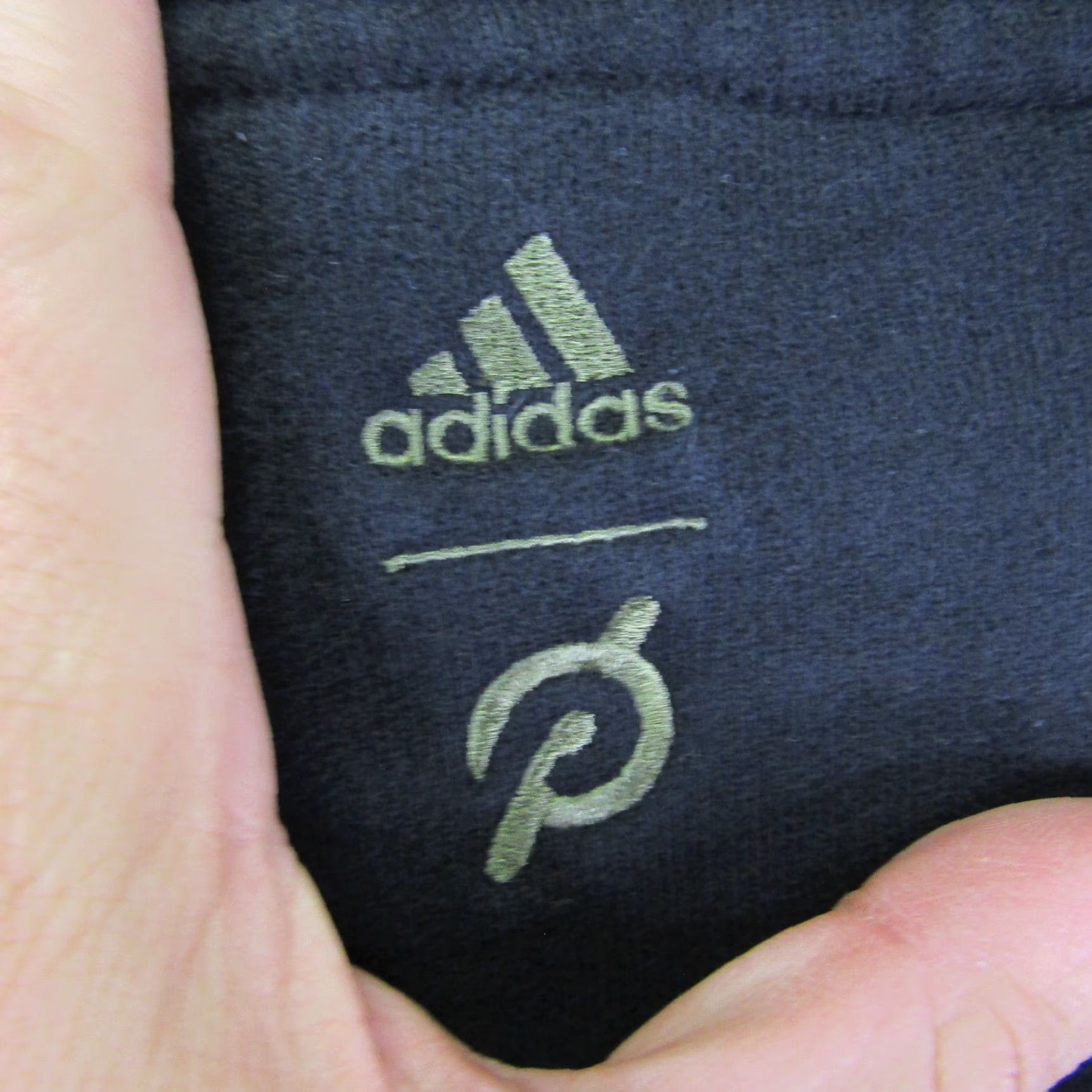 Adidas VINTAGE Adidas x Ivy Park Hoodie Women’s Small Black Pullover Sweatshirt Activewear 90s? (if not vintage, remove) Size S / US 4 / IT 40 - 6 Thumbnail