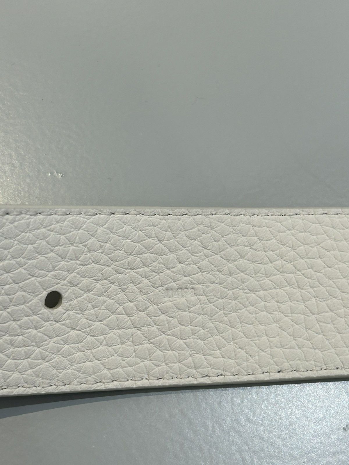 Louis Vuitton Louis Vuitton Initials Shape Belt Monogram 40MM Powder White Size ONE SIZE - 4 Thumbnail