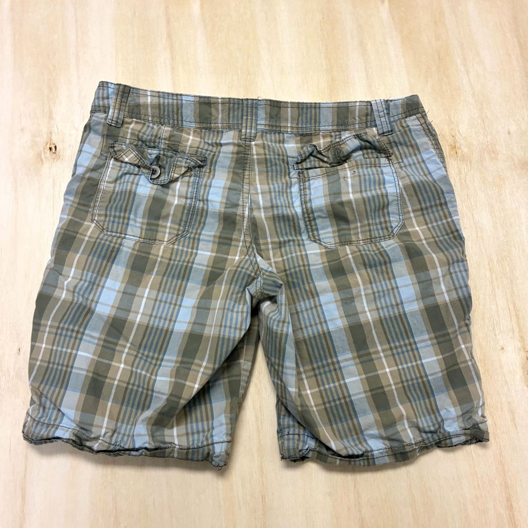 Vintage No Boundaries Bermuda Shorts Juniors 13 Green Plaid Cotton Chino Casual Summer Size 34" / US 12 / IT 48 - 3 Thumbnail