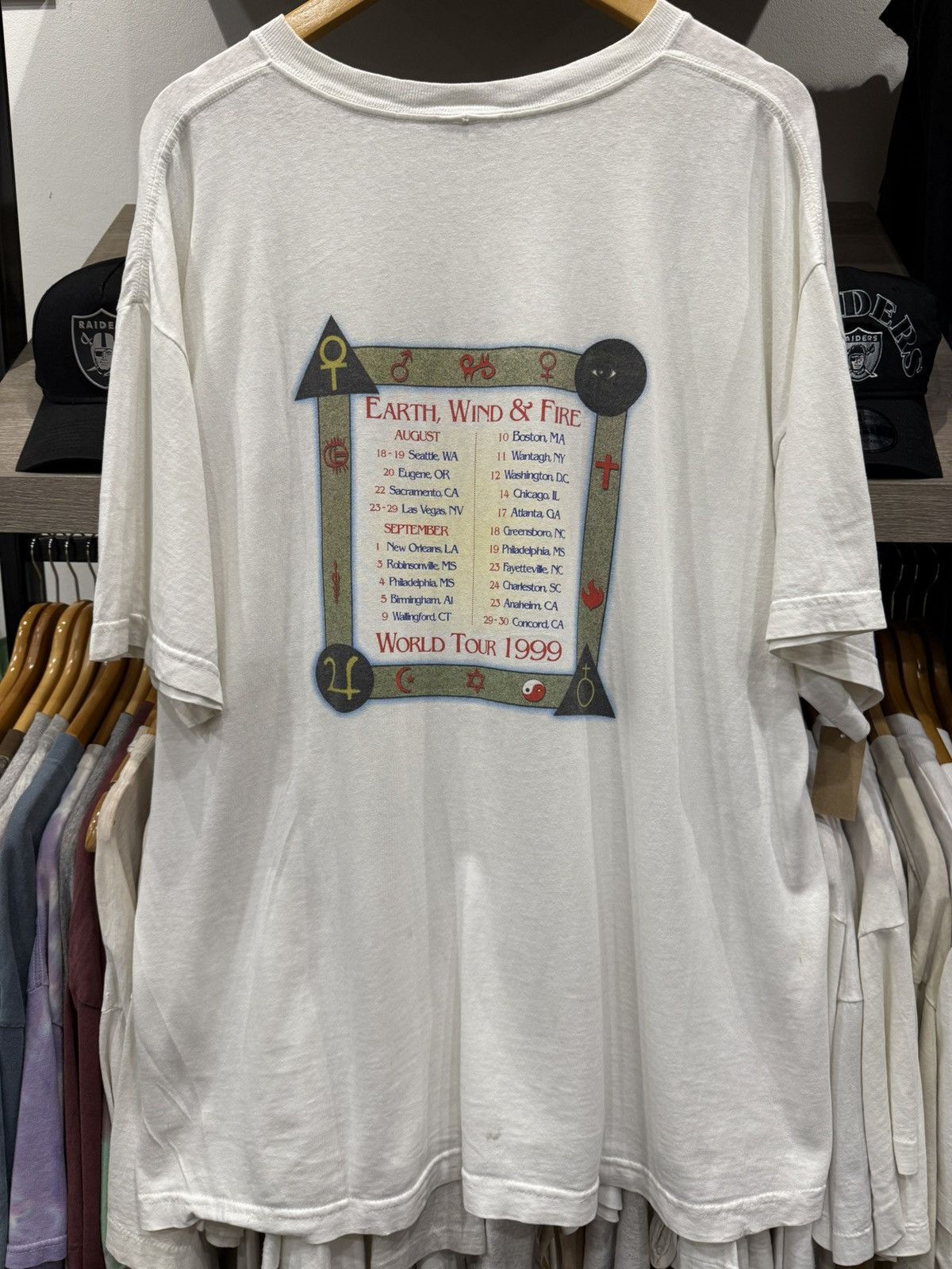 Other Vintage 90s Earth Wind & Fire T-Shirt Size US XL / EU 56 / 4 - 3 Thumbnail