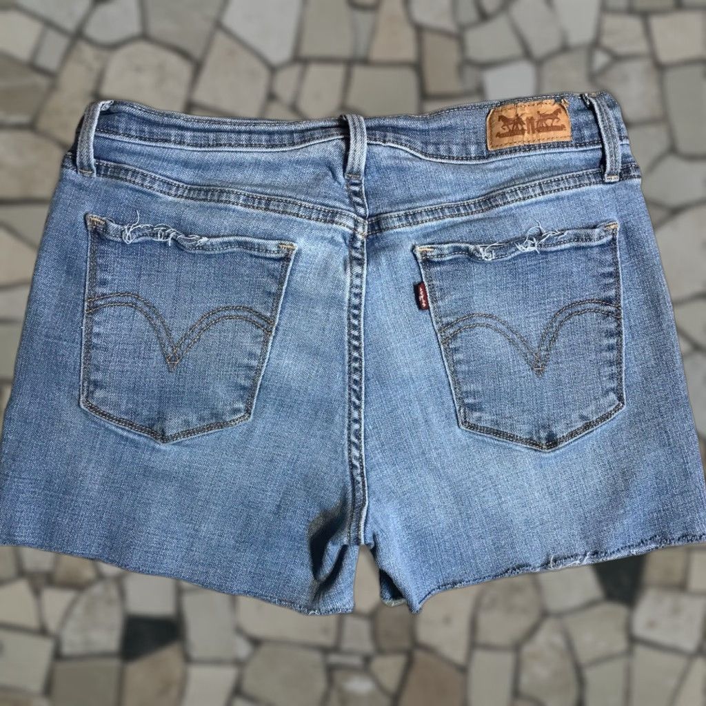 Levi's Levi's Shorts Womens Tag 6 Blue Denim Cut-Off Frayed Hems Zip Fly Light Blue 80s 90s Bohemian Classic Designer Walking Mens? Size 28" / US 6 / IT 42 - 1 Thumbnail