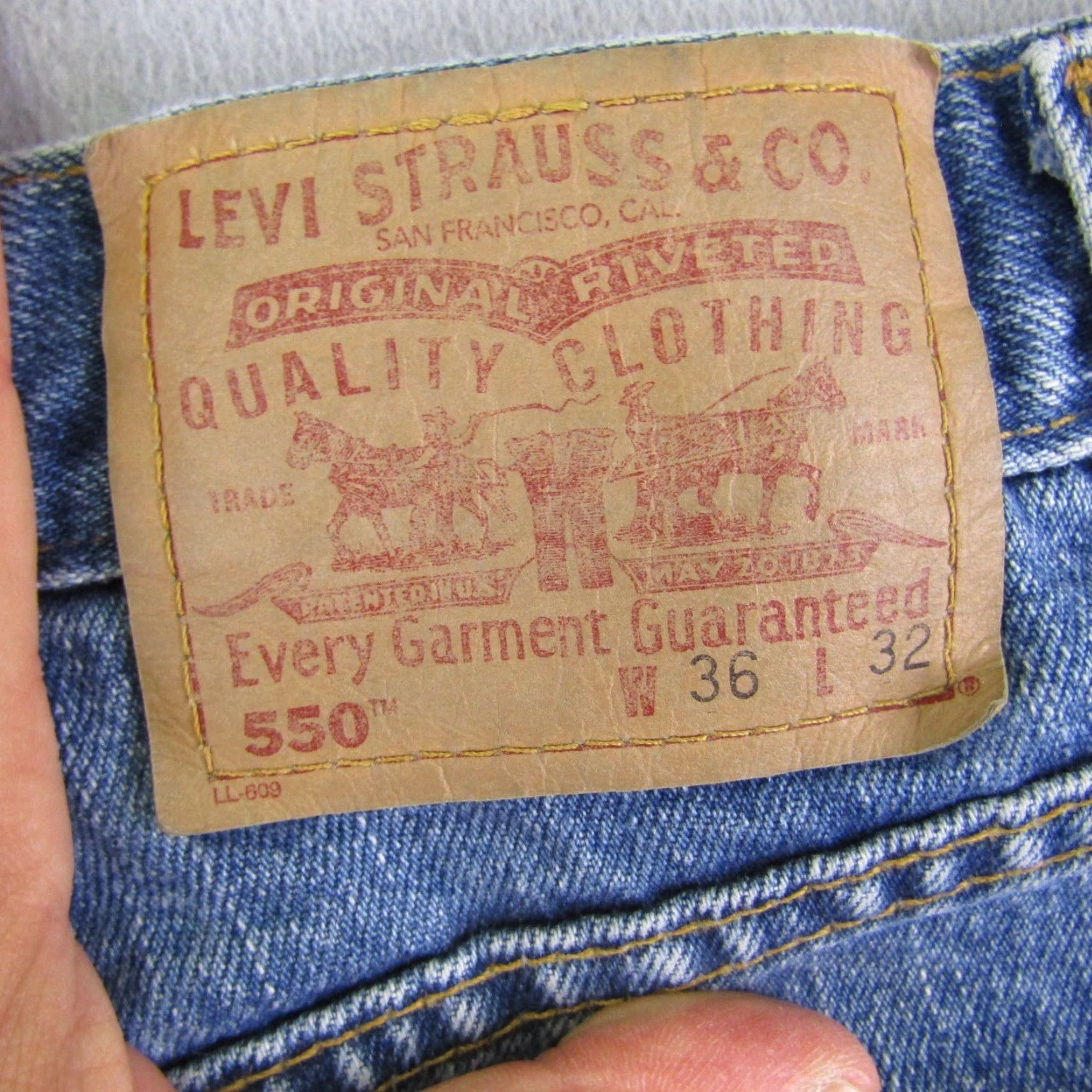 Levi's VINTAGE Levi's Jeans Men 36x28 Relaxed Fit Blue Denim 550 2000s Y2K Regular Cut Size US 34 / EU 50 - 7 Thumbnail