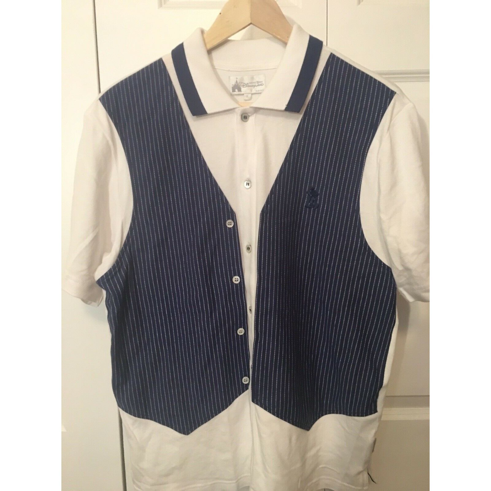 Disney Disneyland Hong Kong Button Up Short Sleeve Men Shirt Vest W Size US L / EU 52-54 / 3 - 1 Thumbnail