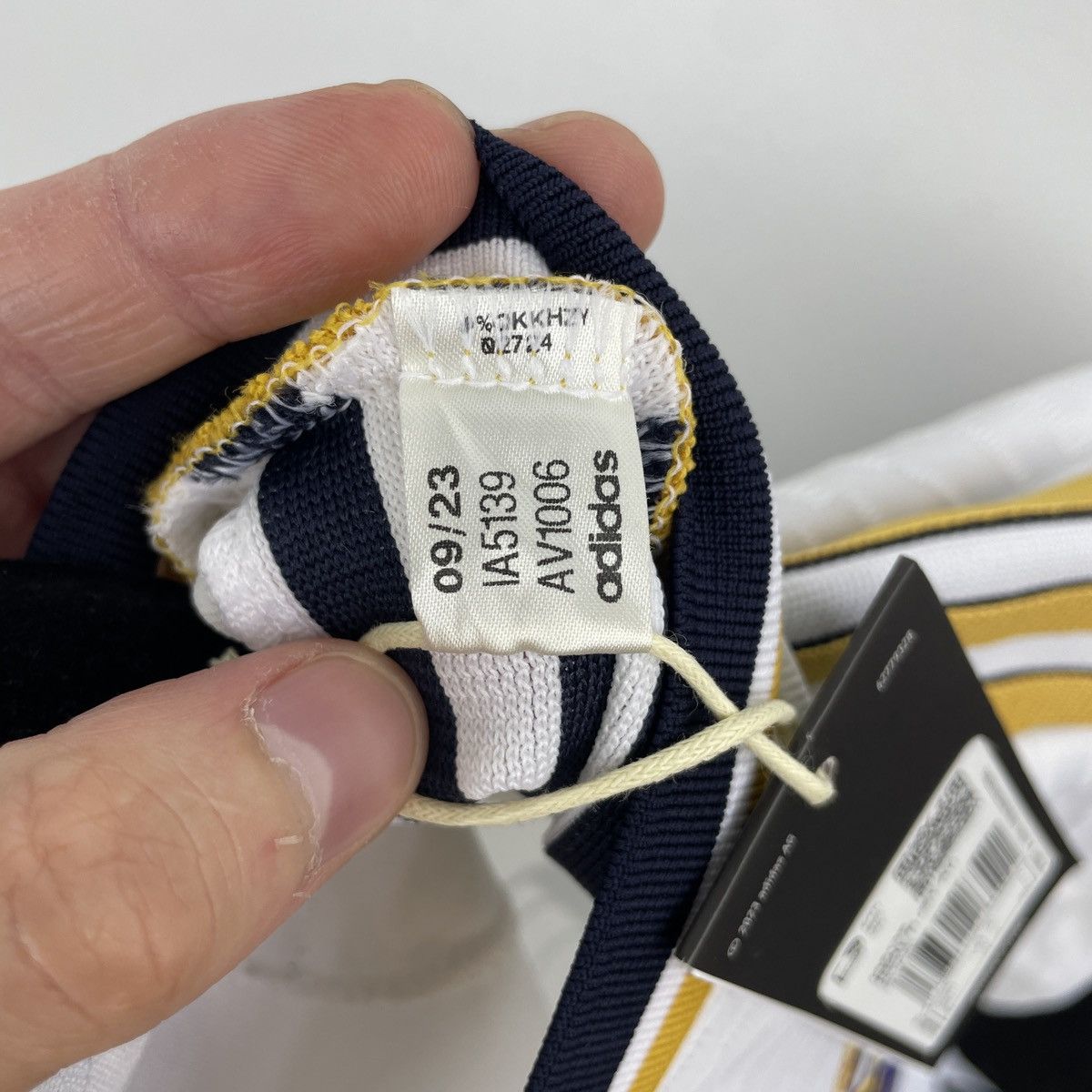 Adidas Real Madrid Bellingham Authentic HEAT.RDY Jersey 2023/2024 Size US L / EU 52-54 / 3 - 12 Thumbnail