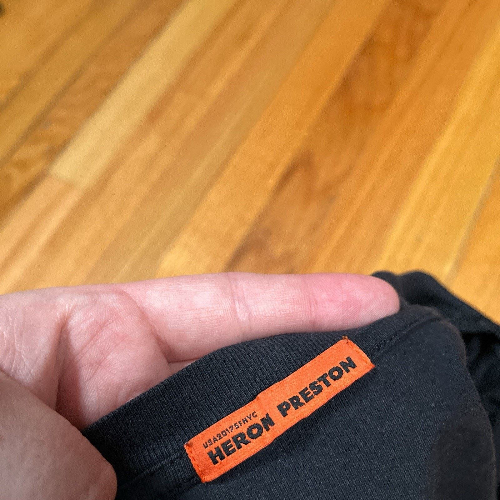 Heron Preston Heron Preston Black Sticker Label Cyrillic Стиль Logo Tee Size US M / EU 48-50 / 2 - 4 Thumbnail
