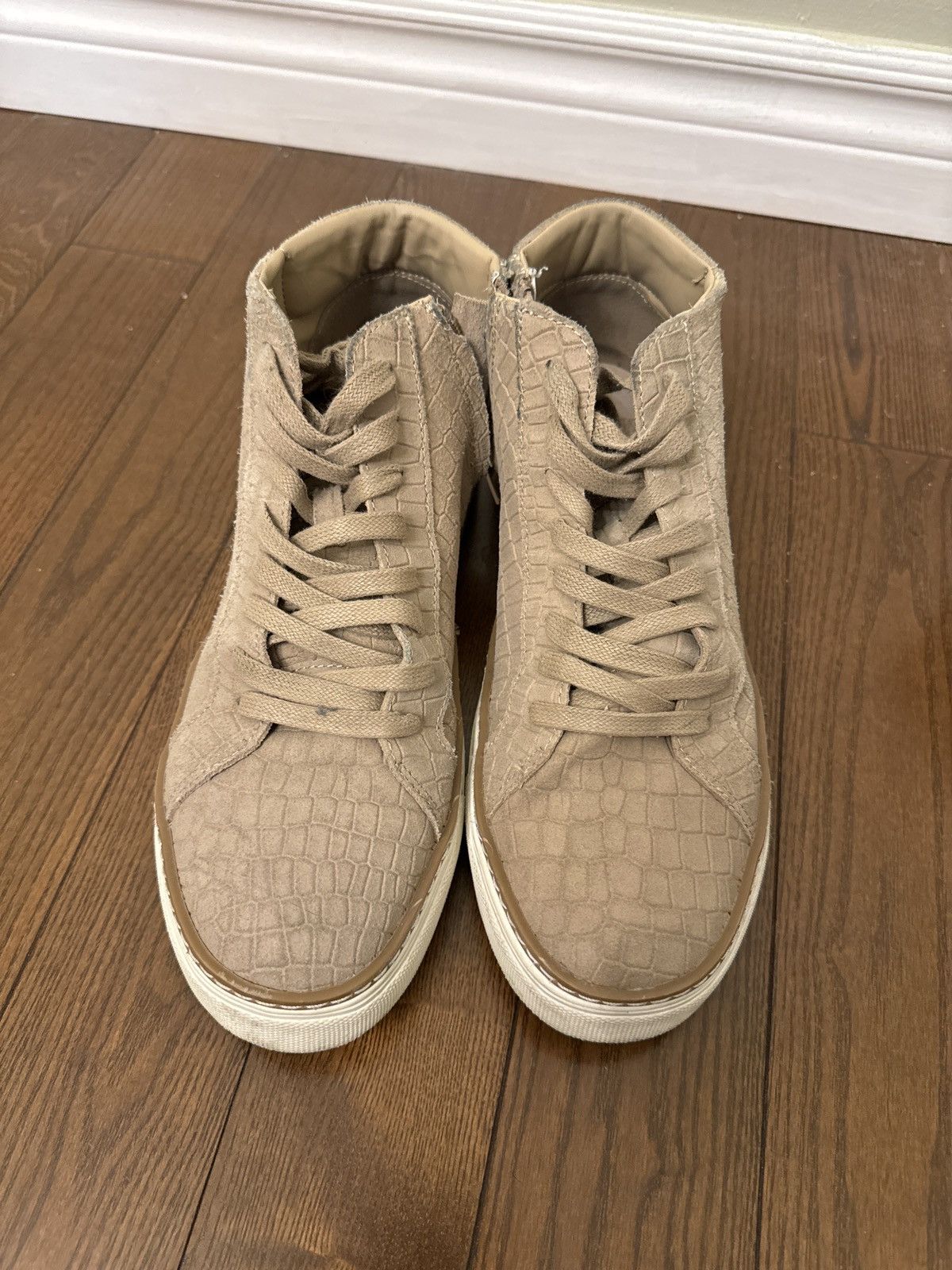 Saks Fifth Avenue Saks Fifth Ave suede hi tops Size US 9.5 / EU 42-43 - 4 Thumbnail