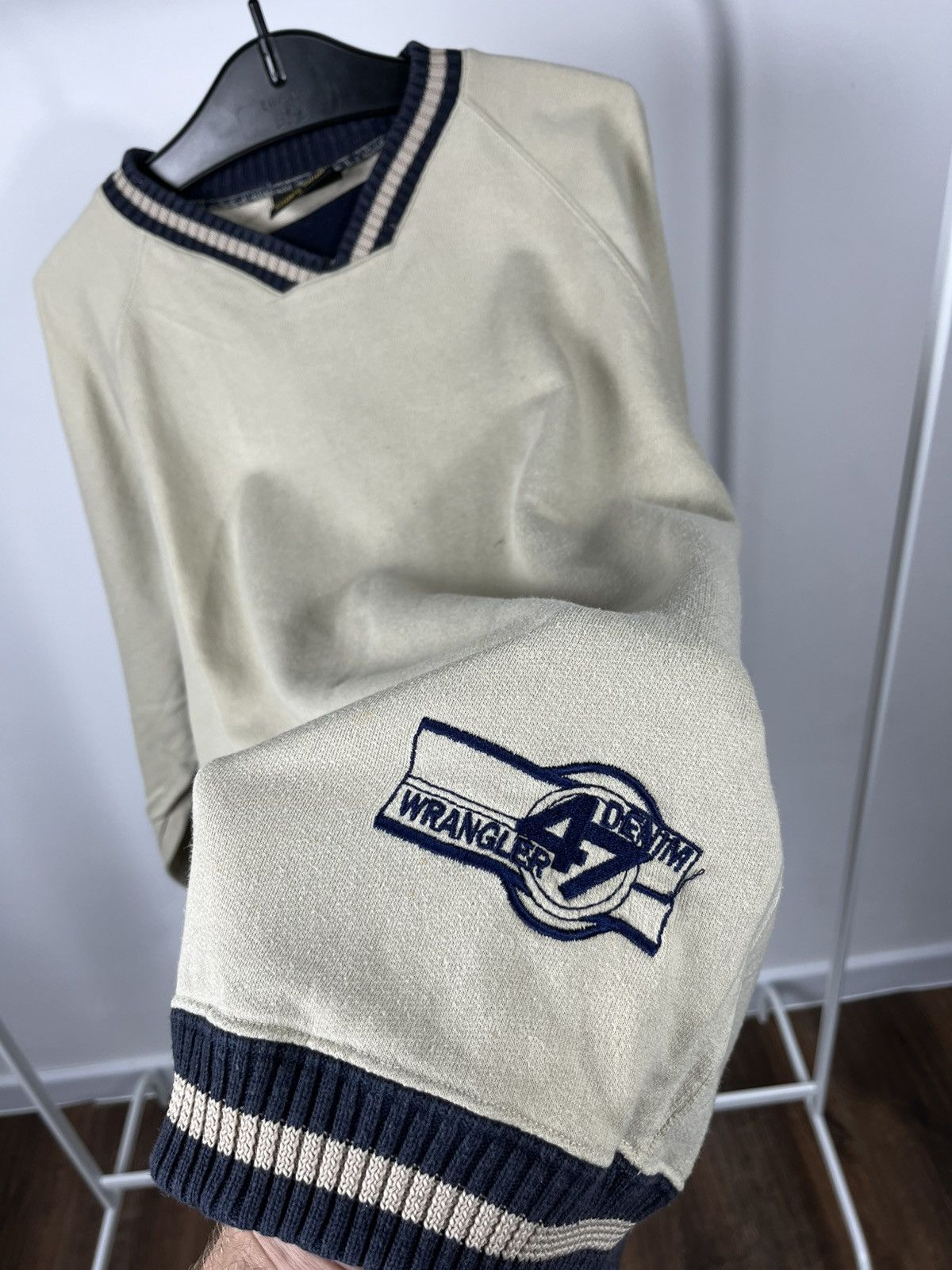 Wrangler Vintage Wrangler Western V-Neck Sweater Beige Navy Size M Size US M / EU 48-50 / 2 - 6 Thumbnail