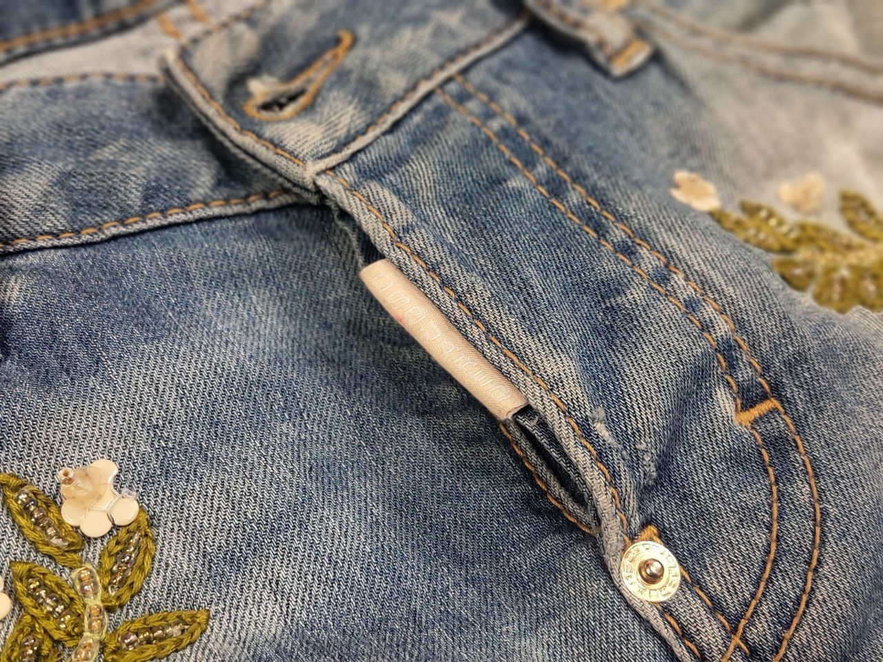 Dsquared2 Vintage Dsquared2 distressed embroidered Straight W Jeans Size 36" / US 14 / IT 50 - 14 Thumbnail