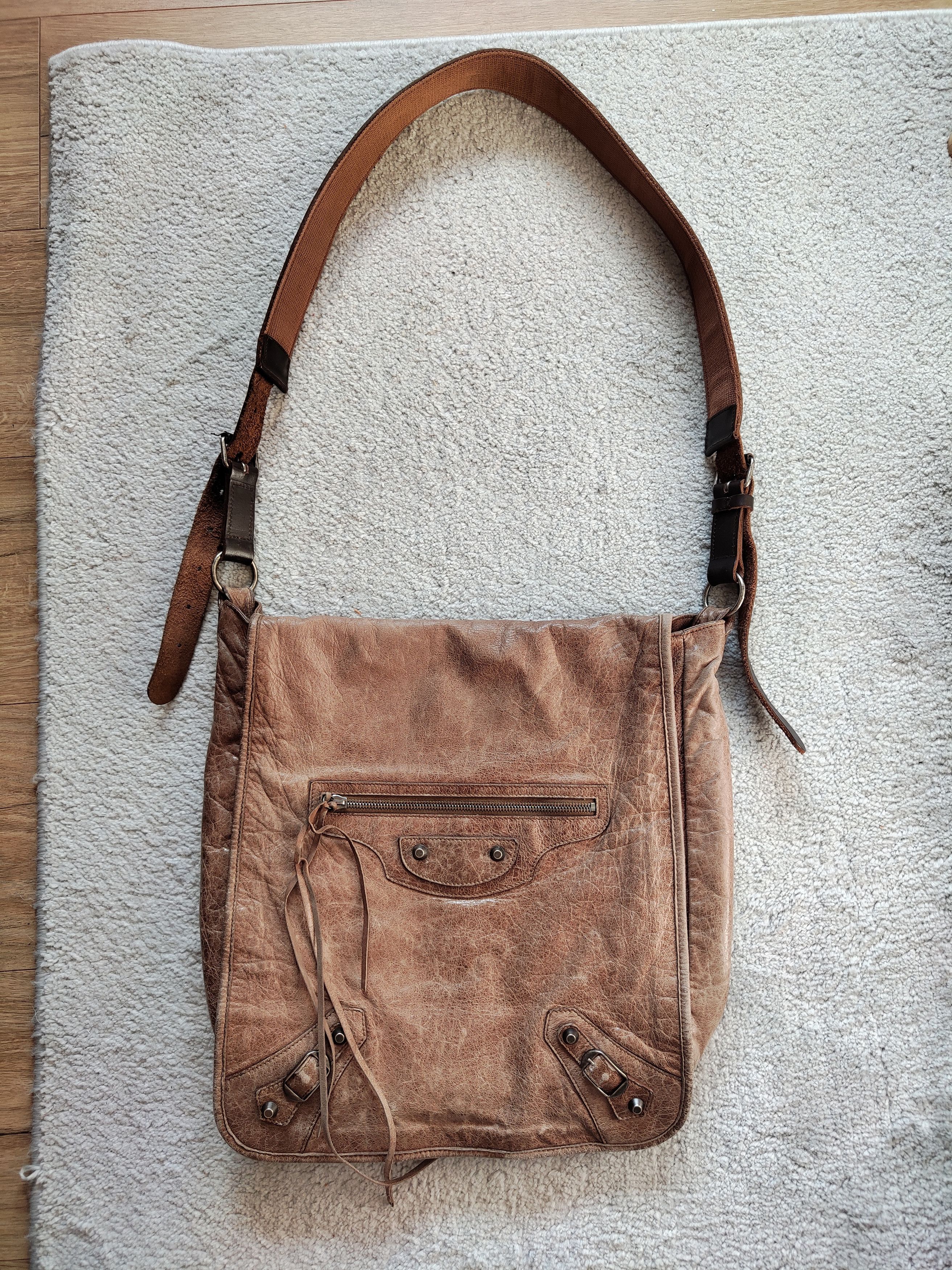 Leather Shoulder Bag Balenciaga in Brown, Women's