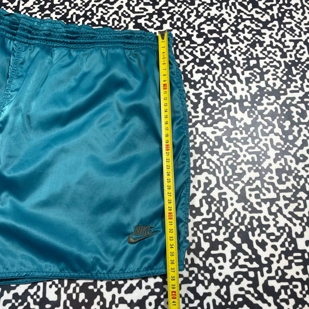 Nike Vintage 90s Nike Swoosh Logo Retro Style Sport Shorts Size US 38 / EU 54 - 14 Thumbnail