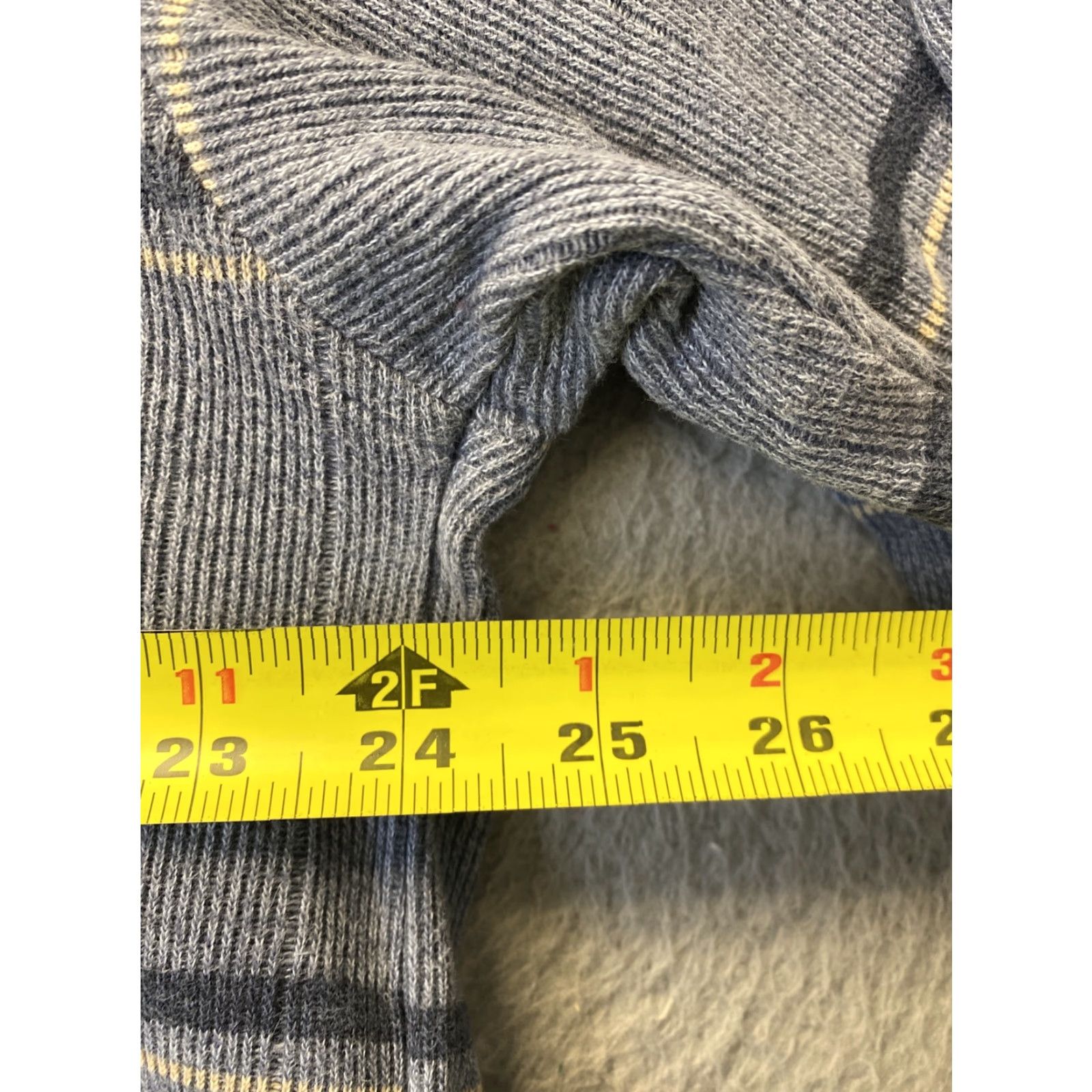 Izod IZOD Men’s Shirt L Gray Long Sleeves Pullover Collar 3 Buttons/ 98-53 Shirt Mens Classic Outdoor Size US L / EU 52-54 / 3 - 4 Thumbnail