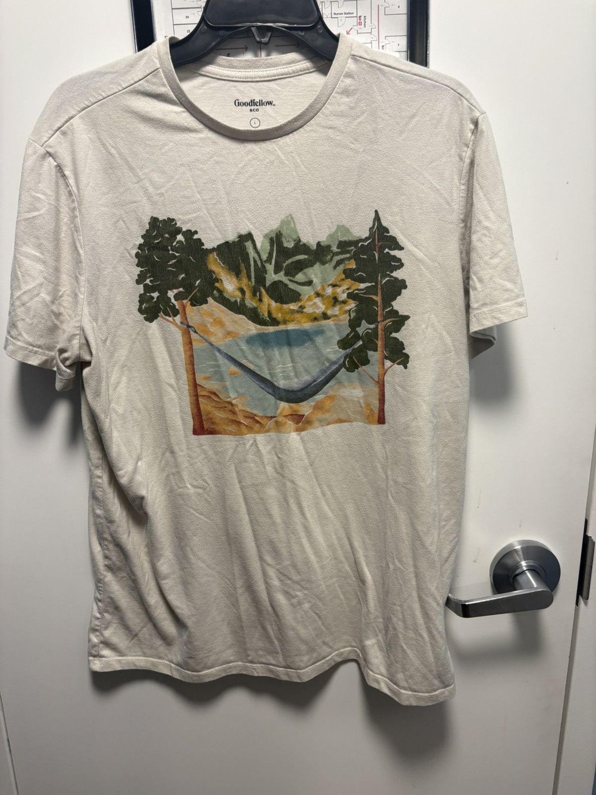 Other Goodfellow & Co Men's White Nature Graphic Crew Neck Tee L Size US L / EU 52-54 / 3 - 1 Thumbnail