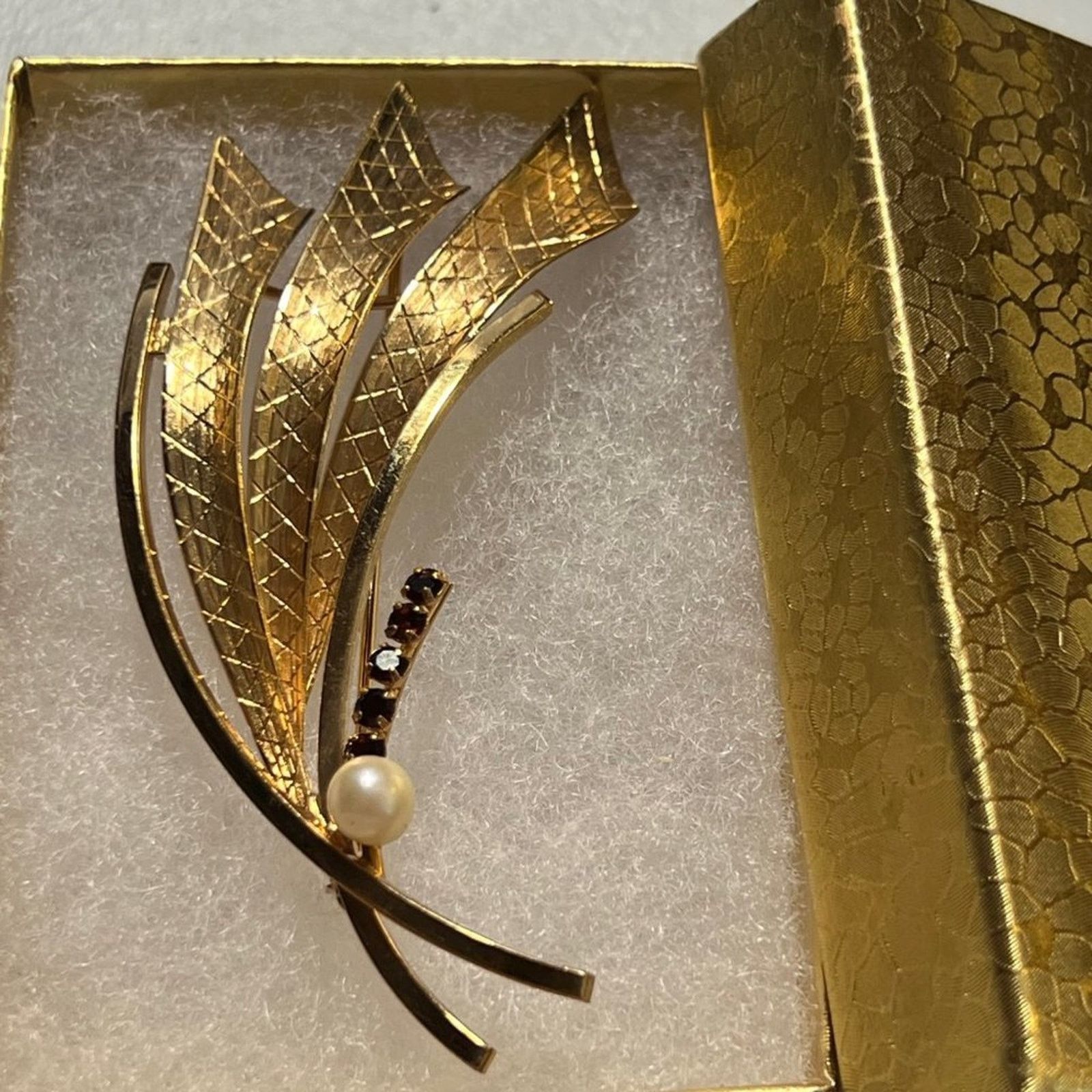 & Other Stories Vintage - Wells 14kt GF Real Pearl Garnet Brooch Pin Size ONE SIZE - 7 Thumbnail