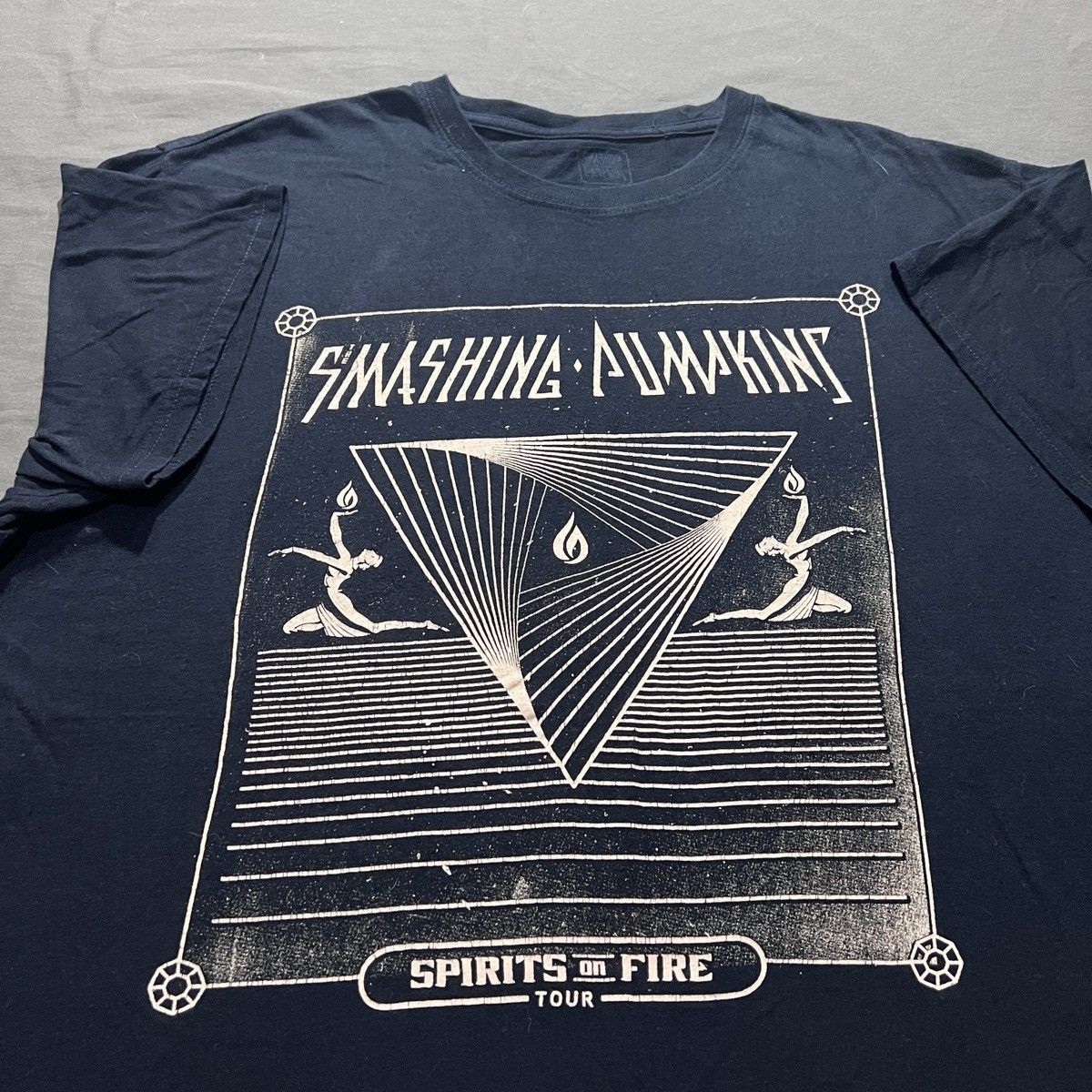 Band Tees 2022 Smashing Pumpkins Spirits On Fire Tour Tee 2XL Size US XXL / EU 58 / 5 - 1 Thumbnail