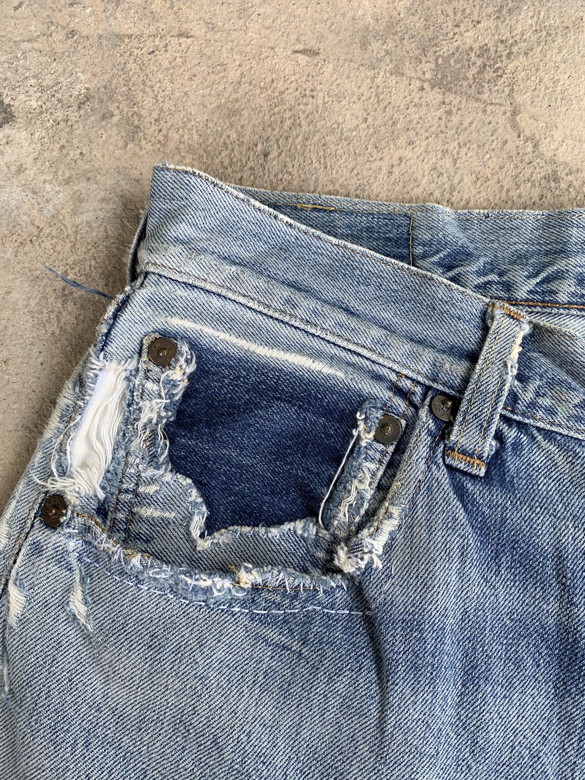 Levi's × Vintage Vintage Levis 501XX 555 Big E Selvedge Distressed Denim Size US 30 / EU 46 - 8 Thumbnail