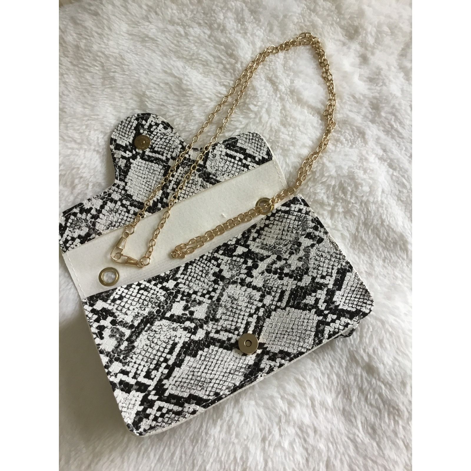 Other White Faux Snake Leather Metal Ring Gold Chain Crossbody Bag Size ONE SIZE - 12 Thumbnail