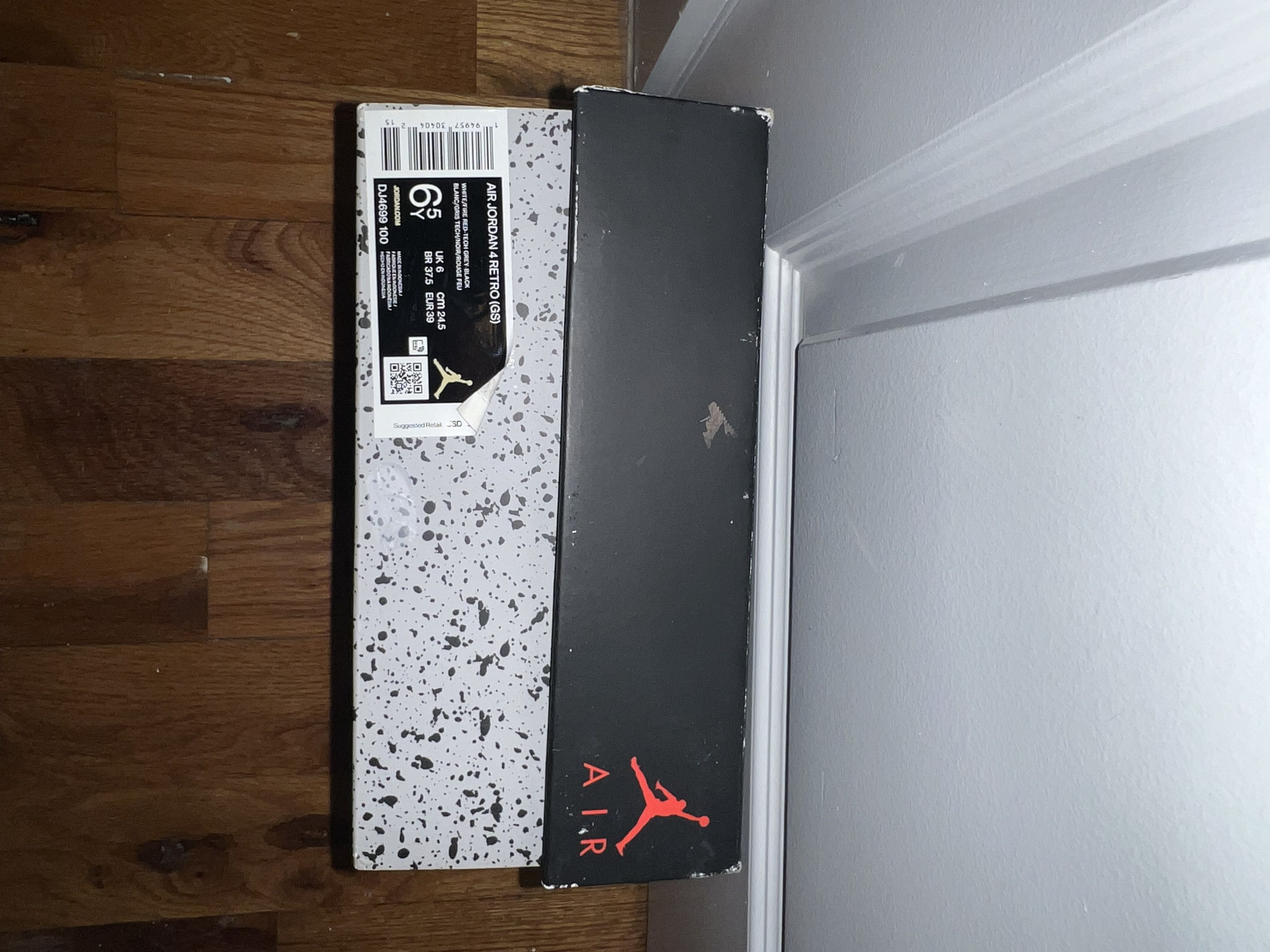 Nike Nike Jordan 4 Retro White Oreo 6.5 Youth GS, Used Once Size US 6.5 / EU 39-40 - 11 Thumbnail