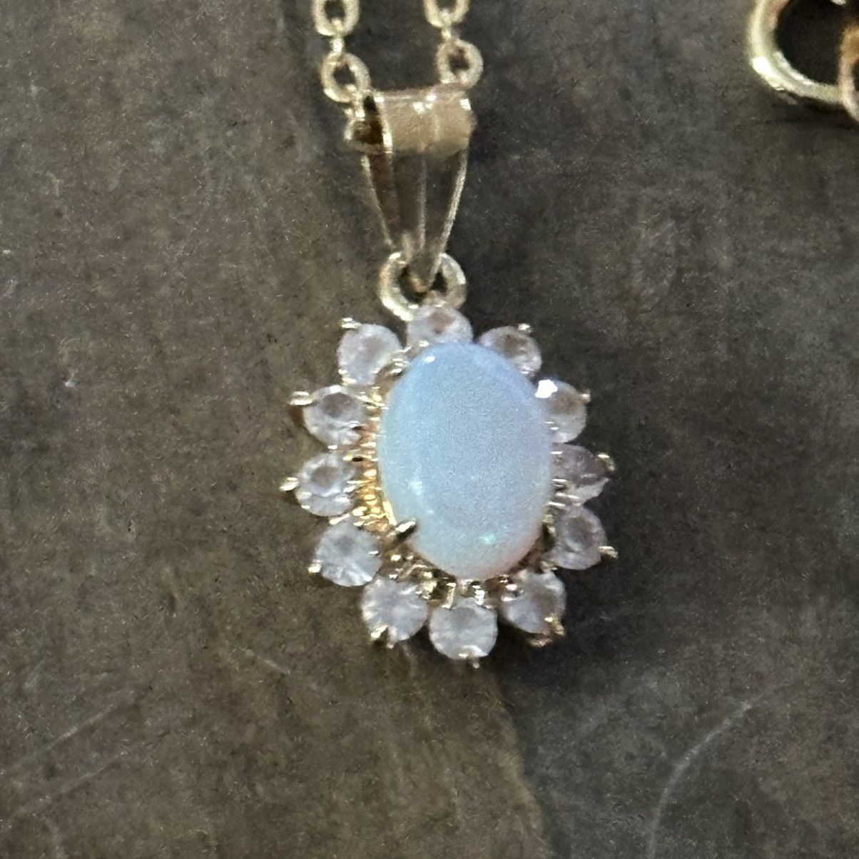 Vintage Vintage faux opal and rhinestone flower pendant necklace Size ONE SIZE - 3 Thumbnail