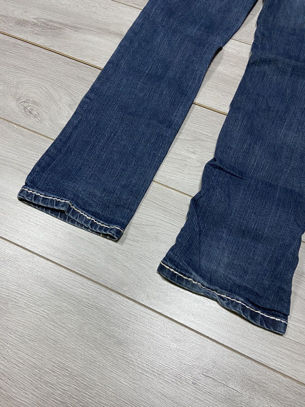 True Religion True Religion white stitched horse shoe vintage denim jeans Size US 30 / EU 46 - 10 Thumbnail