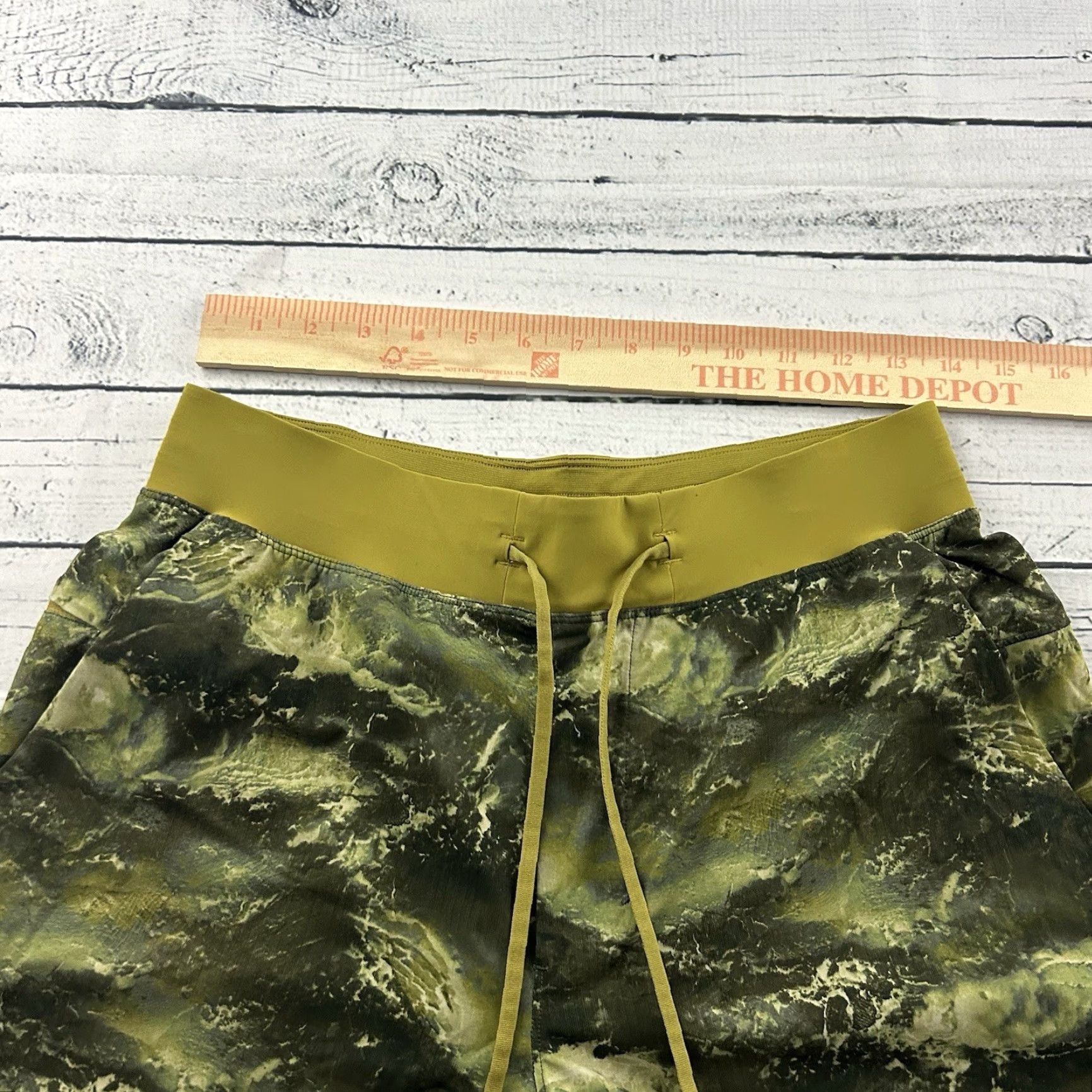 Lululemon Lululemon Shorts Mens Medium Green 9" Inseam Linerless All Over Print Athletic Activewear Shirt? Size US 31 - 3 Thumbnail