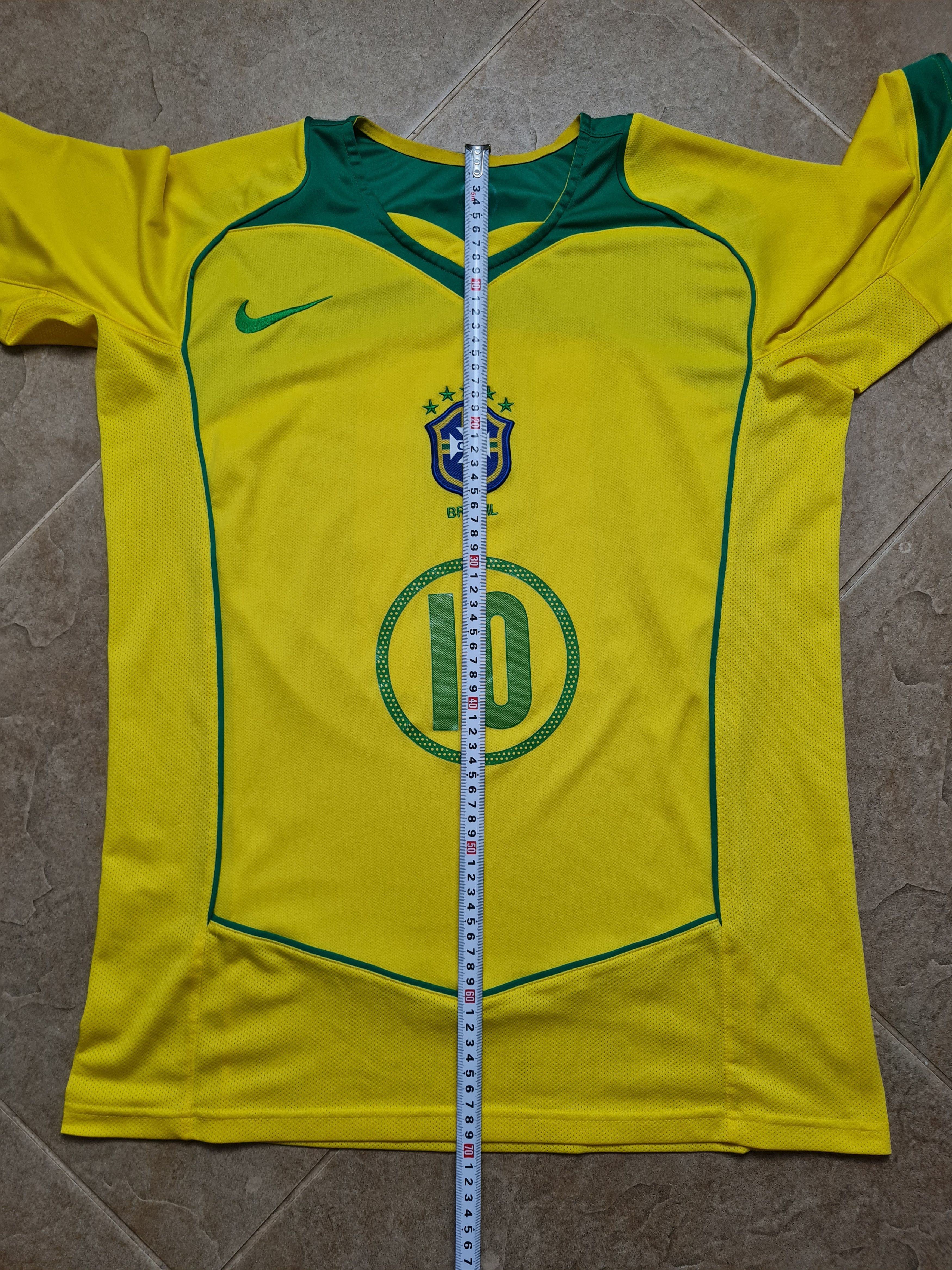Nike NIKE Brazil 2004 #10 Ronaldinho Vintage Soccer Shirt Size US L / EU 52-54 / 3 - 7 Thumbnail