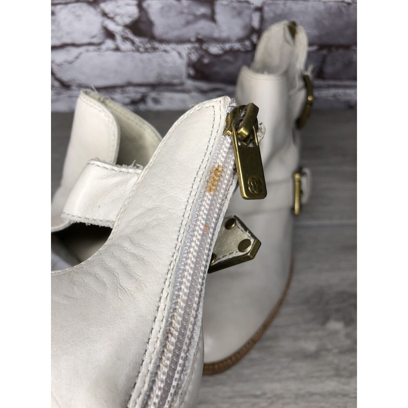 Elliott Elliot Lucca Ivory Leather Anthropologie Gold Buckle Heel Bo Size US 7 / IT 37 - 20 Thumbnail