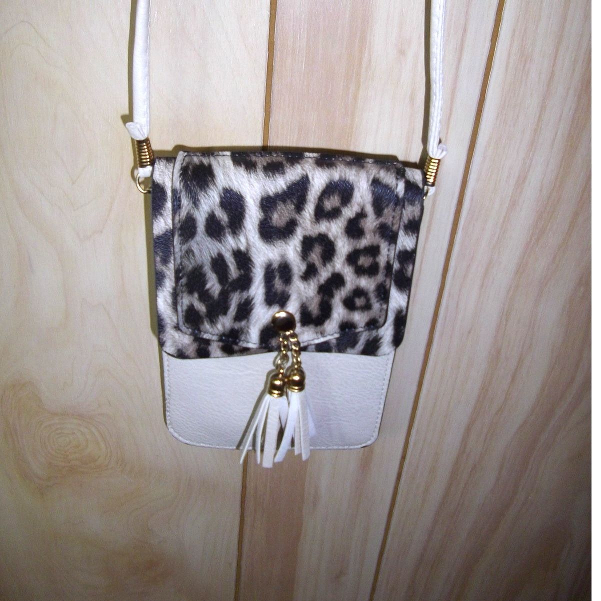 Other NWOT Kaleidoscope Leopard Cell Phone Crossbody Bag Size ONE SIZE - 1 Thumbnail