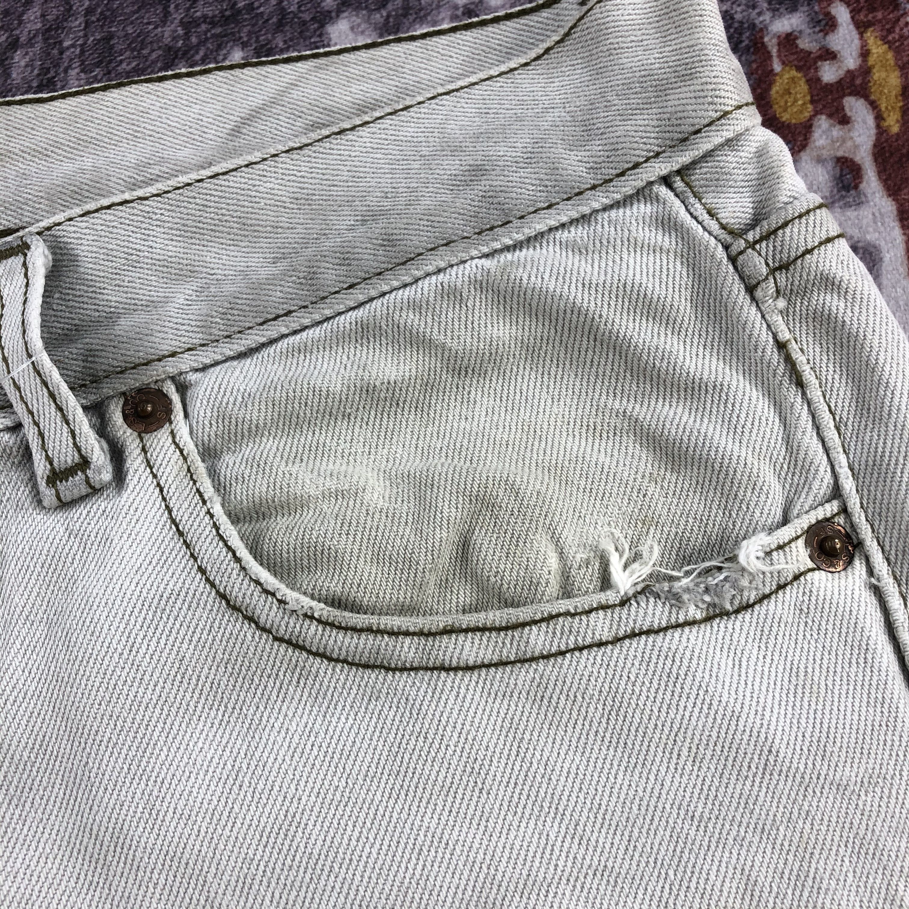 Levi's Vintage 90s Light Wash Levis 501 Jeans-JM2685 Size US 35 - 12 Thumbnail