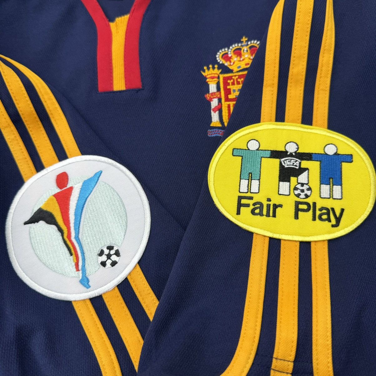 Adidas Spain Euro2000 away shirt Size US M / EU 48-50 / 2 - 4 Thumbnail