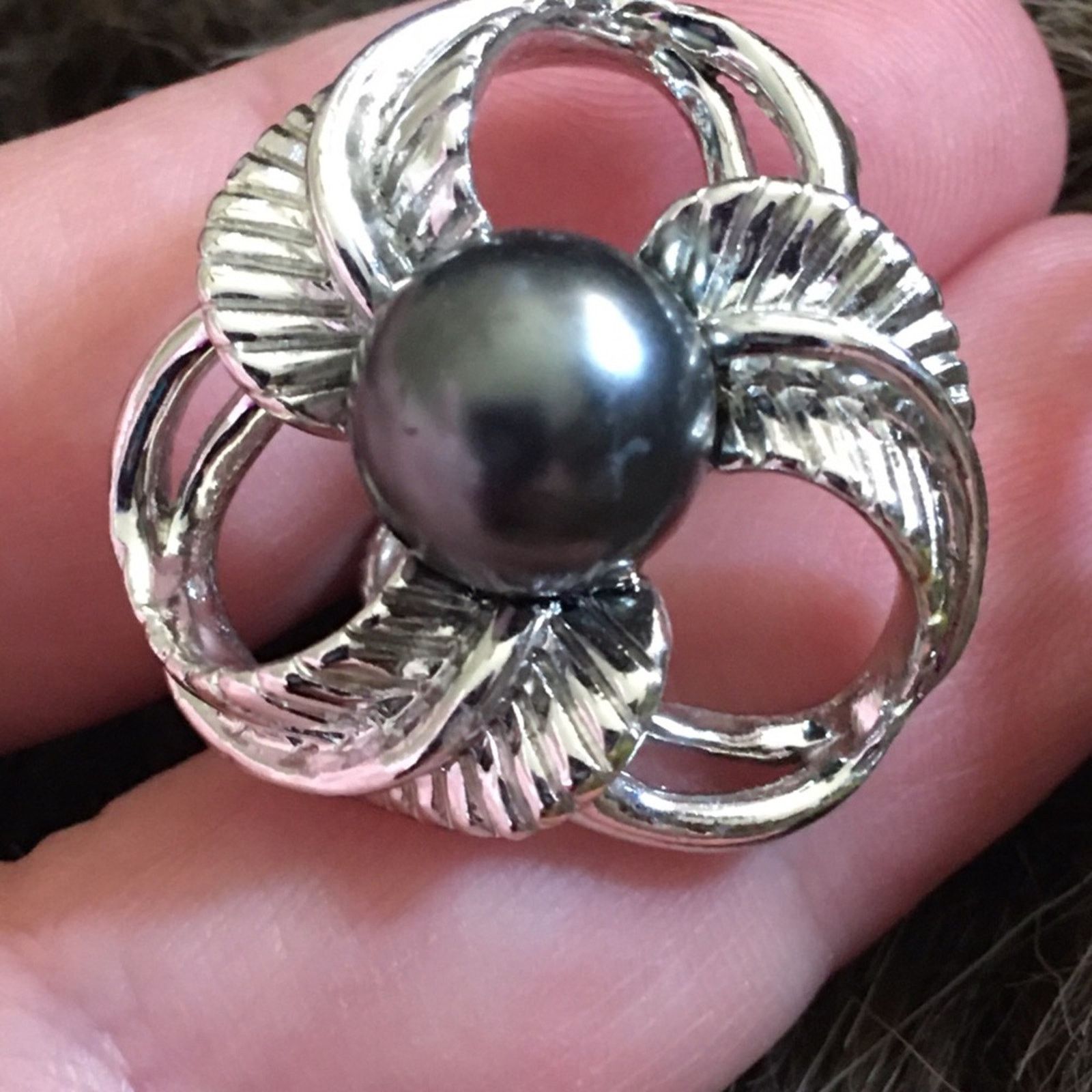Vintage Vintage 60s gray pearl silver screw back clips Size ONE SIZE - 4 Thumbnail