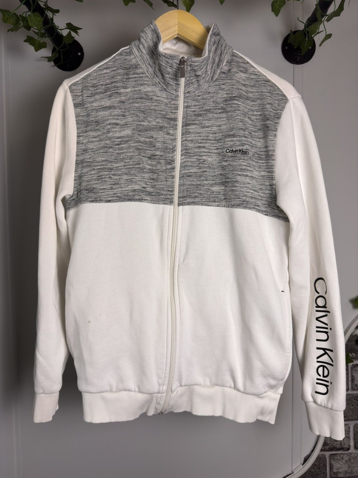 Calvin Klein Calvin Klein White Gray Zip Up Jacket Small Good Condition Size US S / EU 44-46 / 1 - 1 Thumbnail