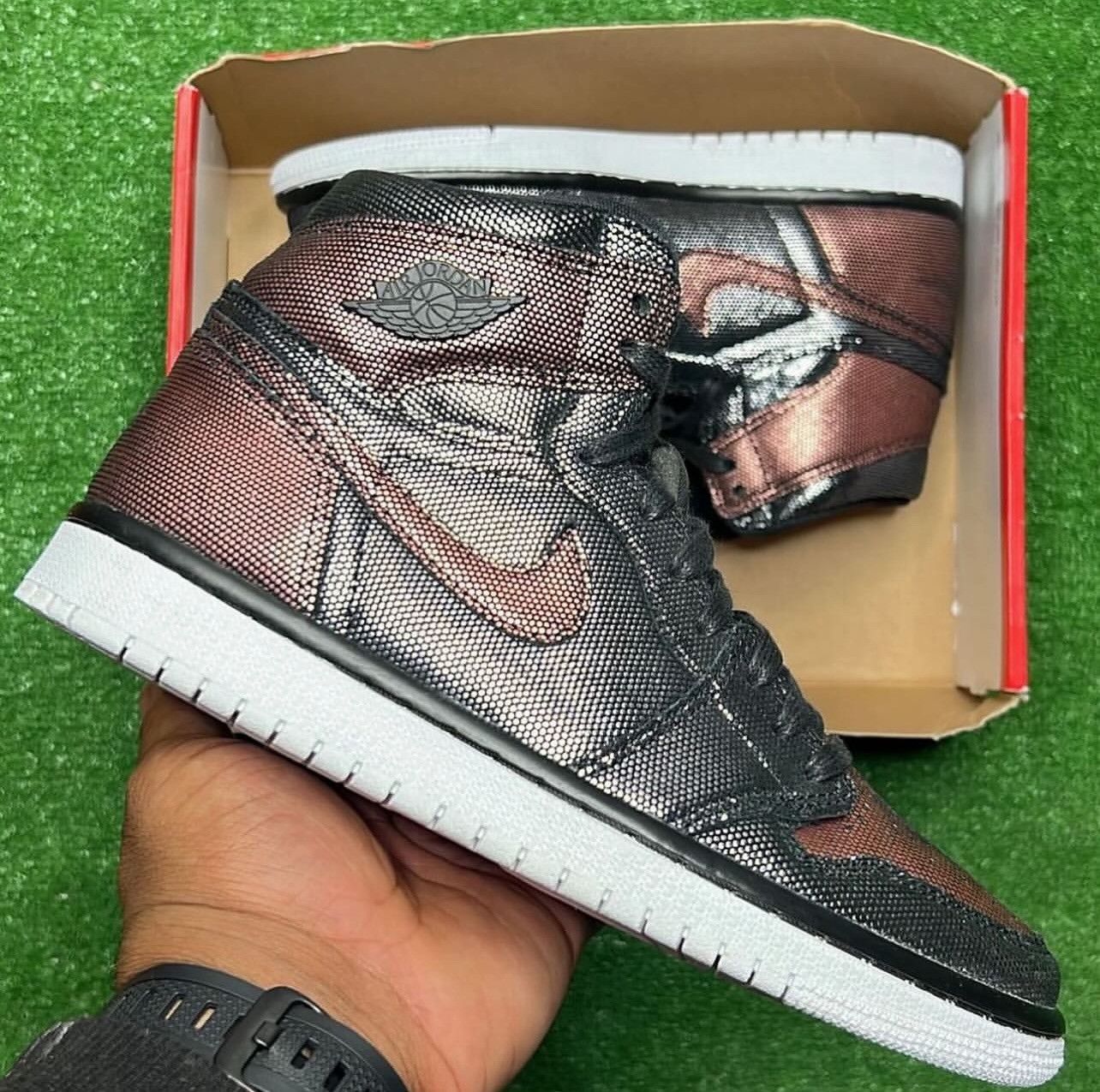 Jordan Brand × Nike Air Jordan 1 High WMNS ‘Fearless Metallic Rose Gold’ Size US 5.5 / EU 38 - 3 Thumbnail